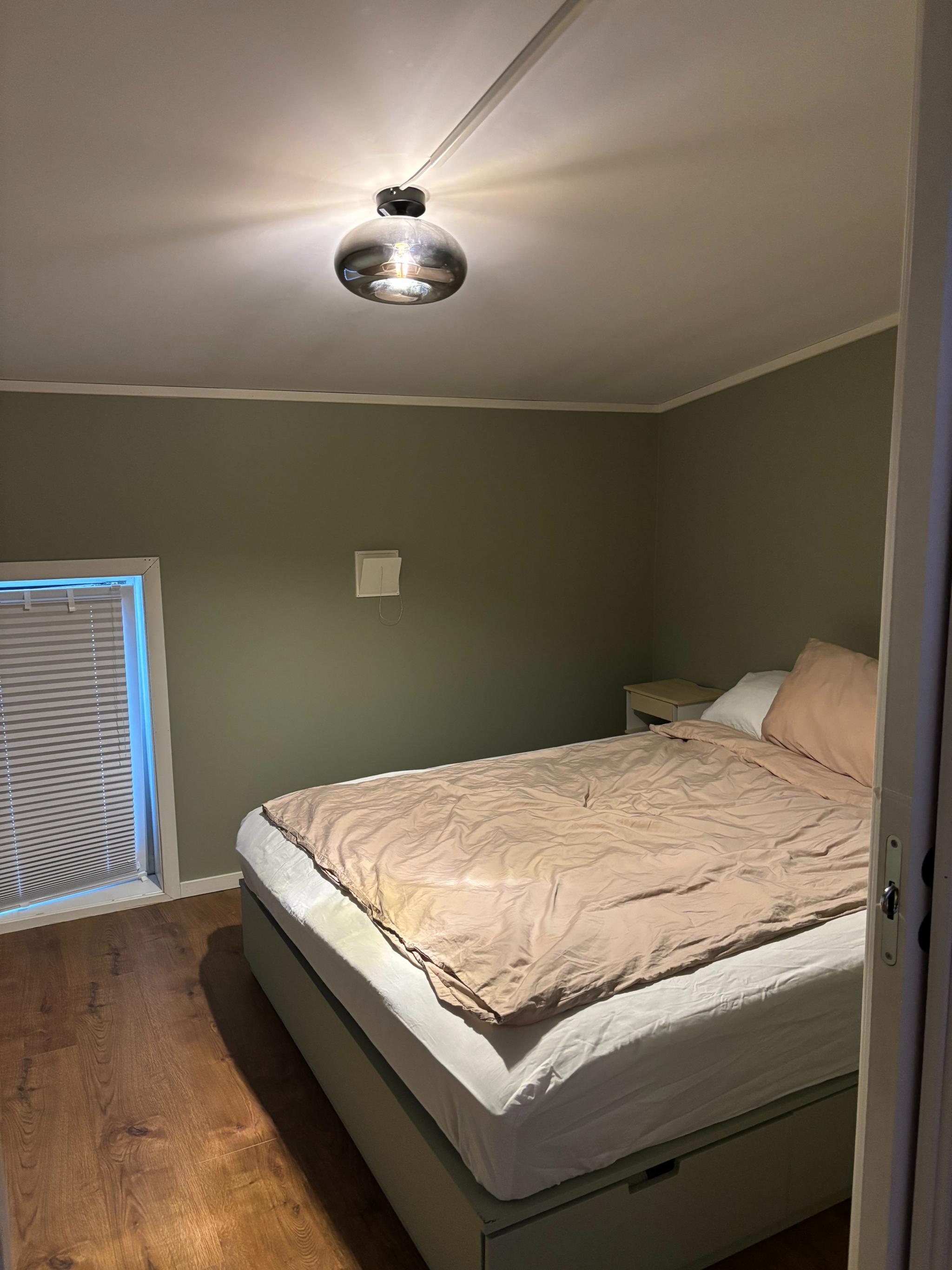 160 x 200 Seng med mye lagringsplass inkludert