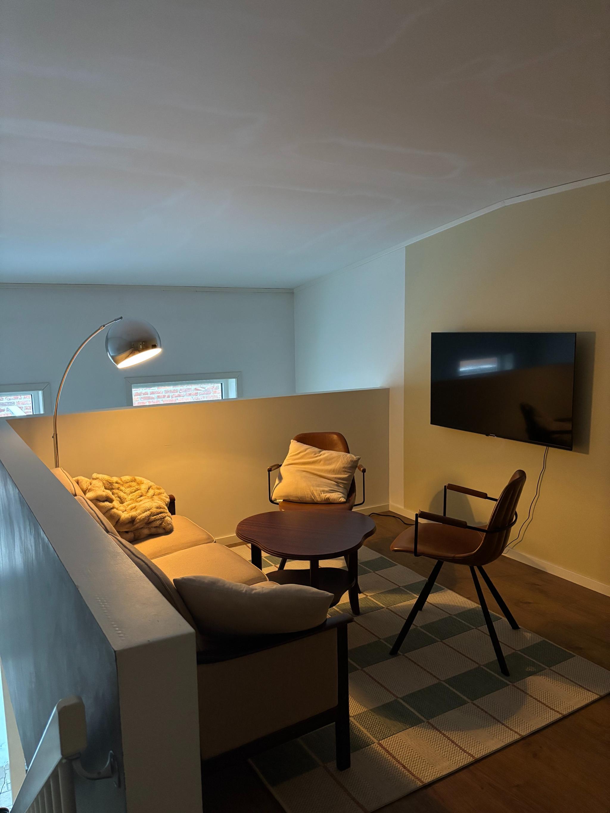 Sofa og stoler inkludert