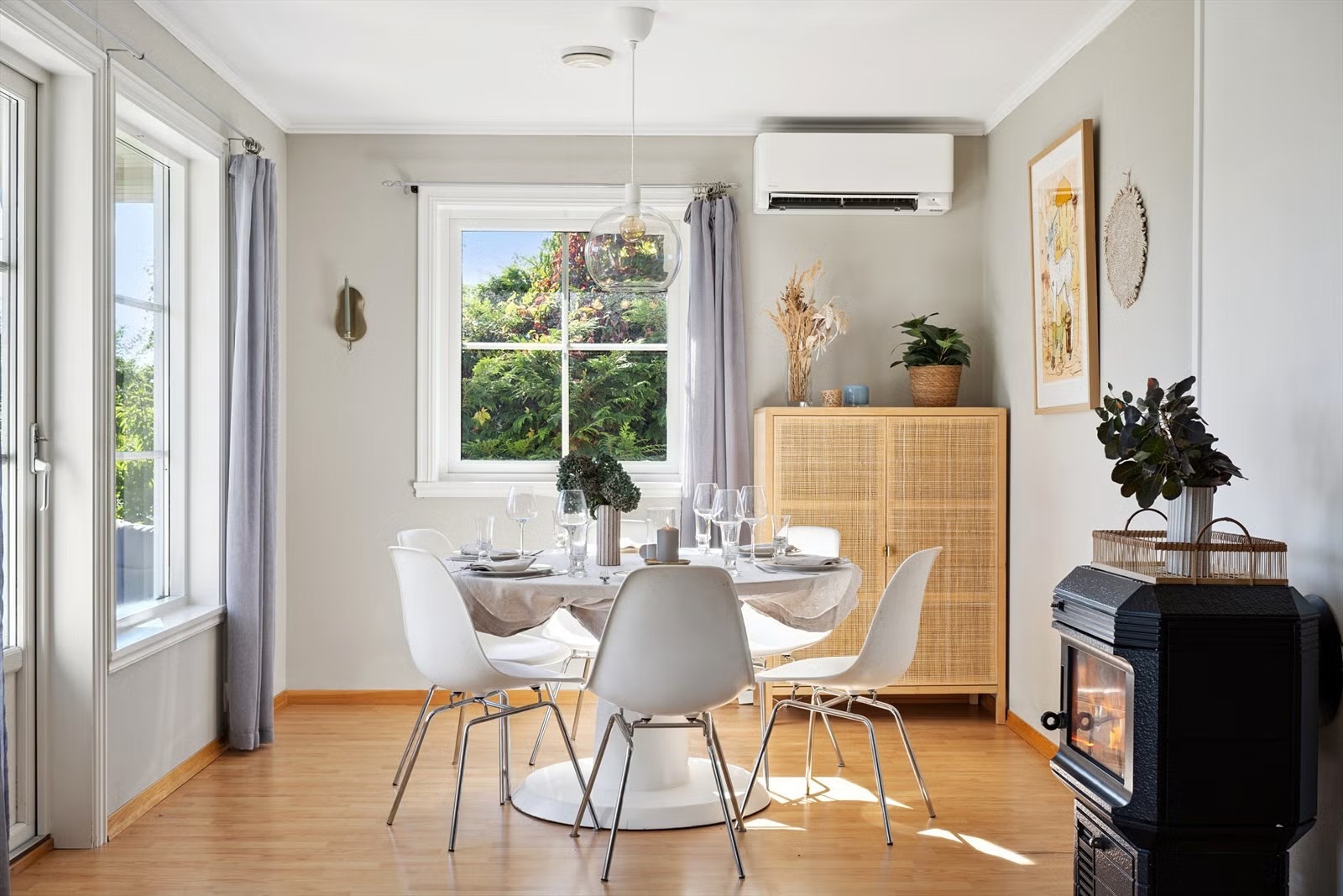 Spisestue (andre møbler vil medfølge i leie)