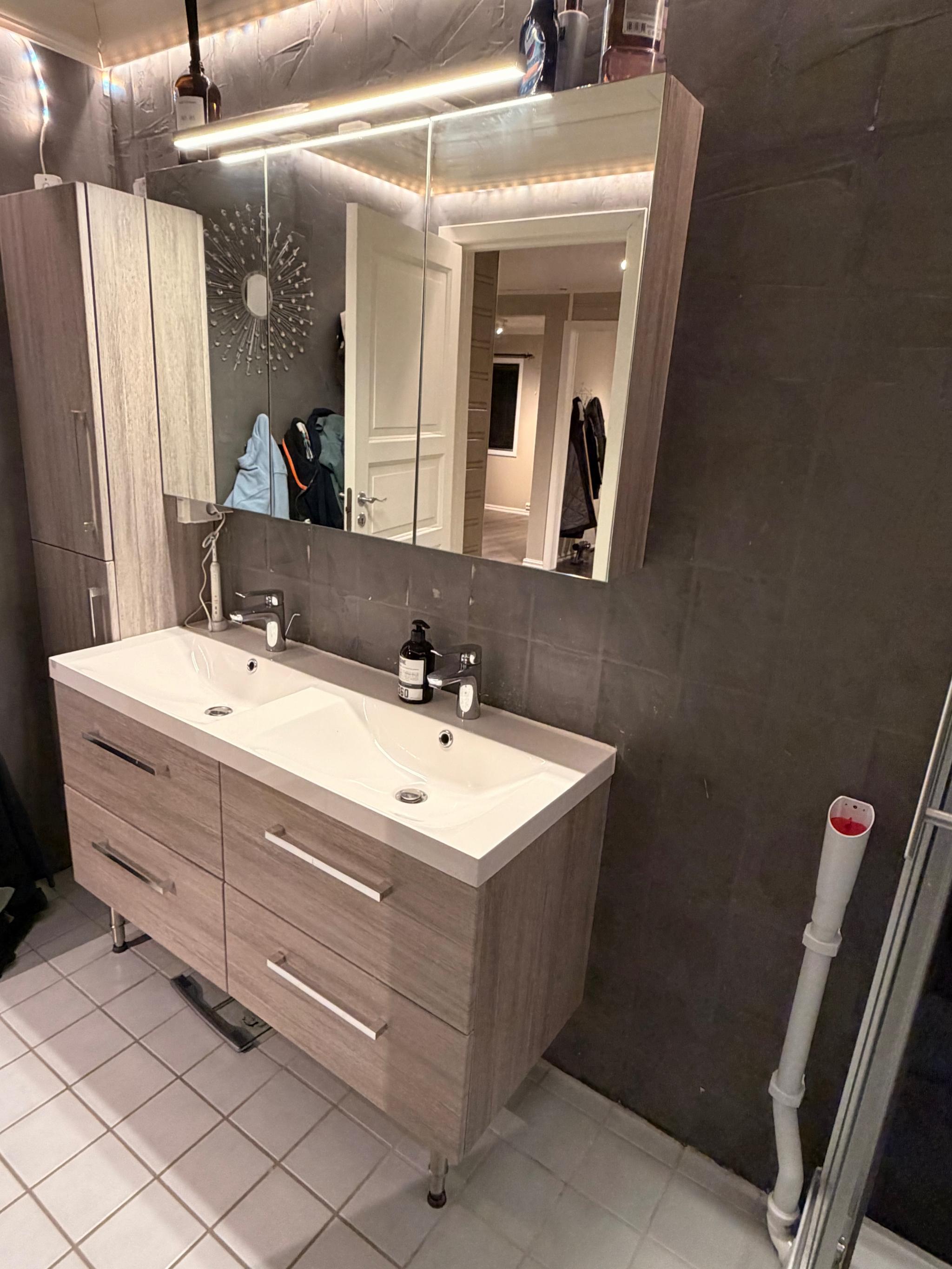 Bad med dobbel servant