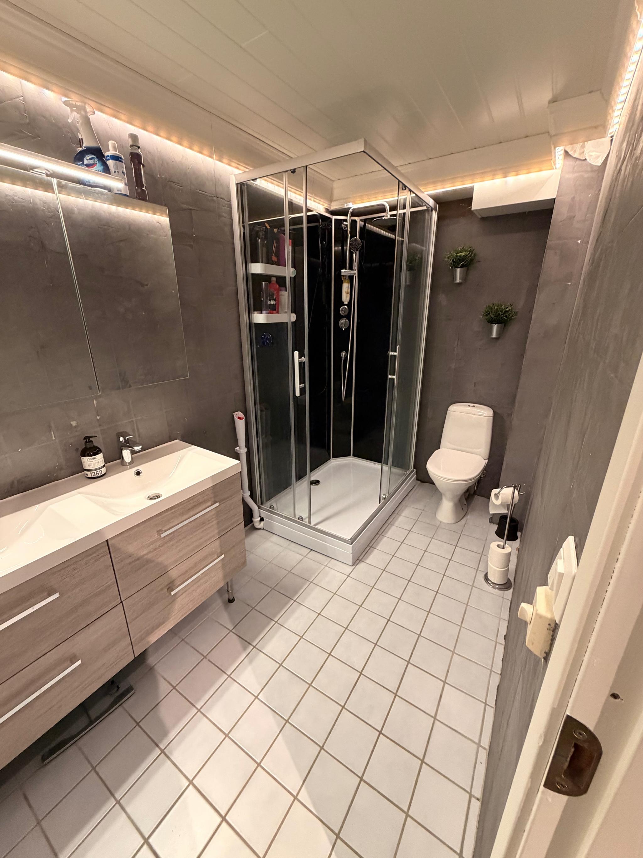 Bad, stor dusj på 120x80 