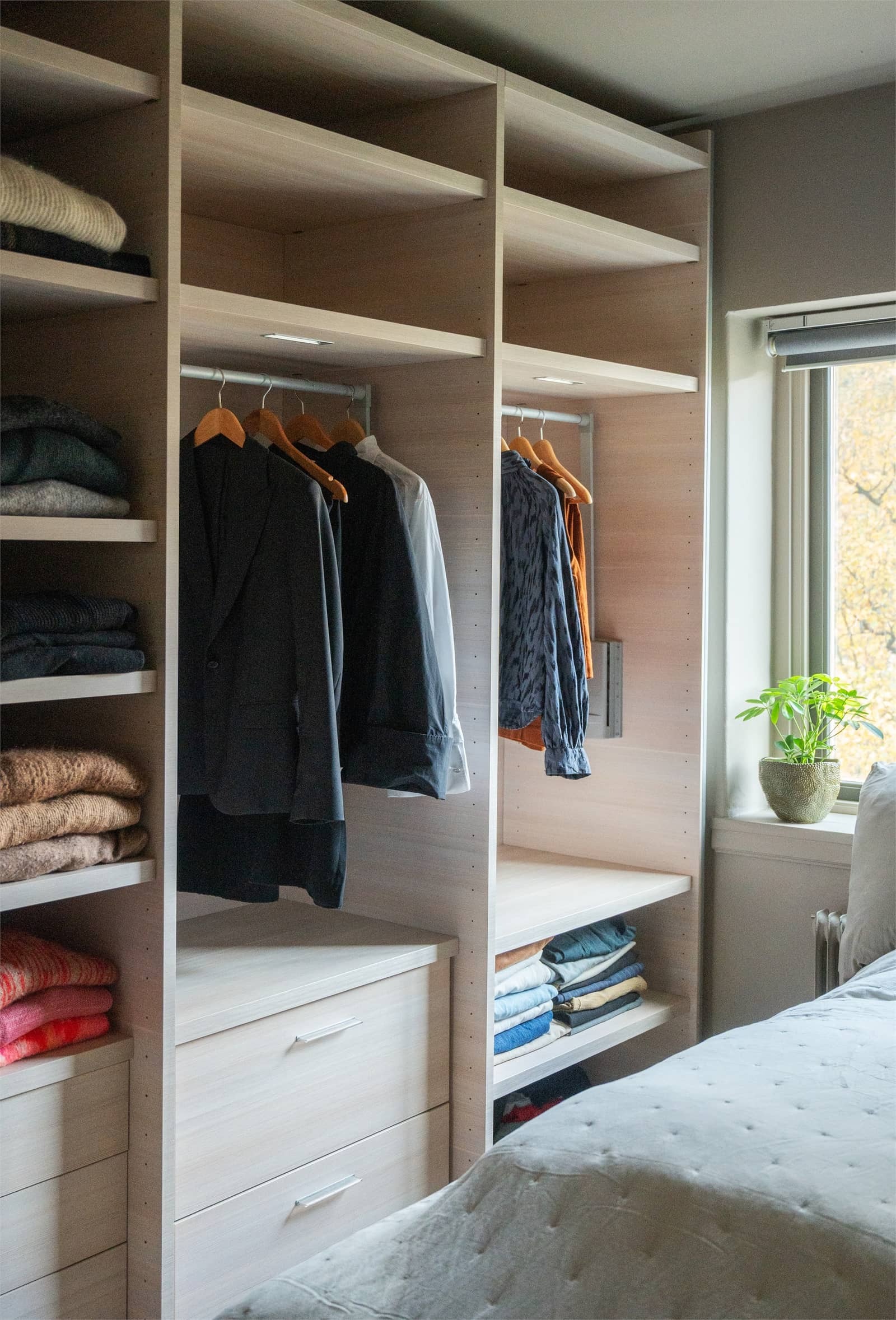 Garderobeløsning på soverom er tilgjengelig.