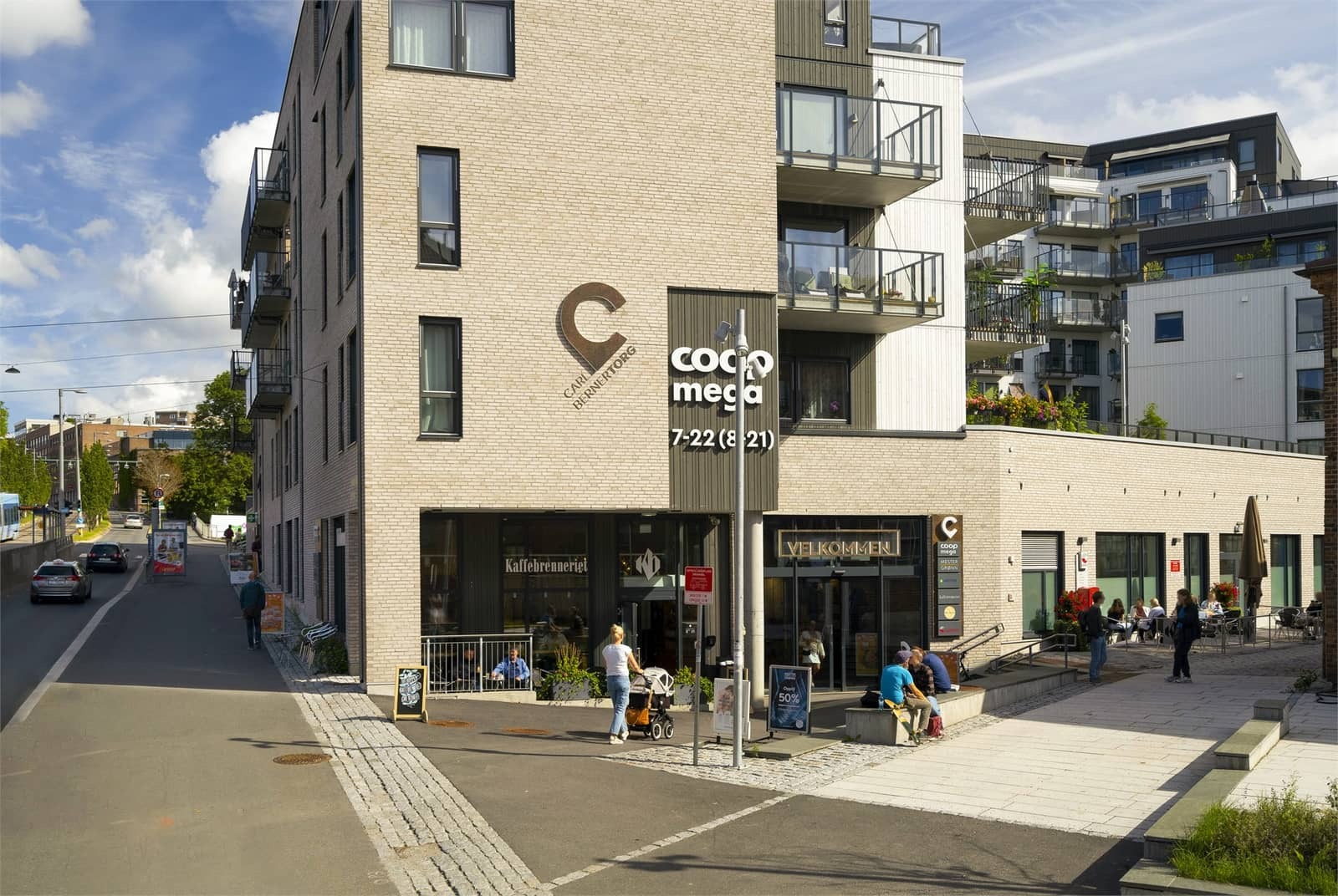 Carl Berner har de siste årene blitt et nytt, populært område med mange spennende tilbud. Like ved leiligheten finner du blant annet grønnsakshandel, vinmonopol, dagligvare, spisesteder og kafeer.
