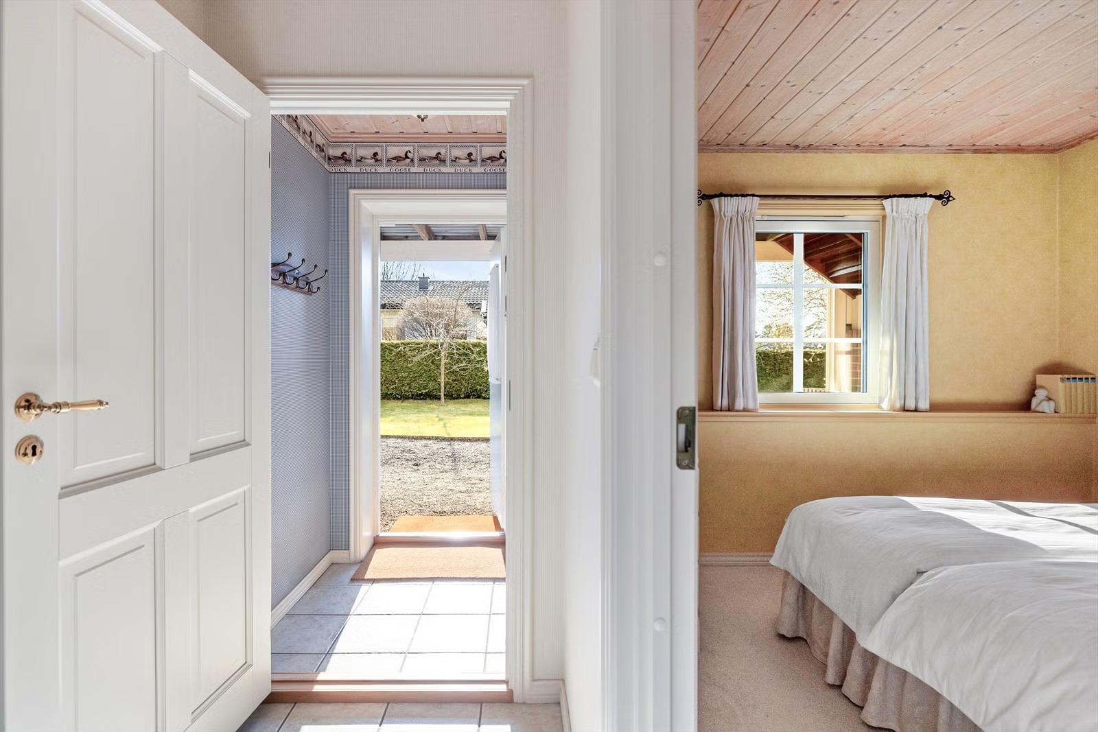 Bakkeplan på utsiden av soverommene. 