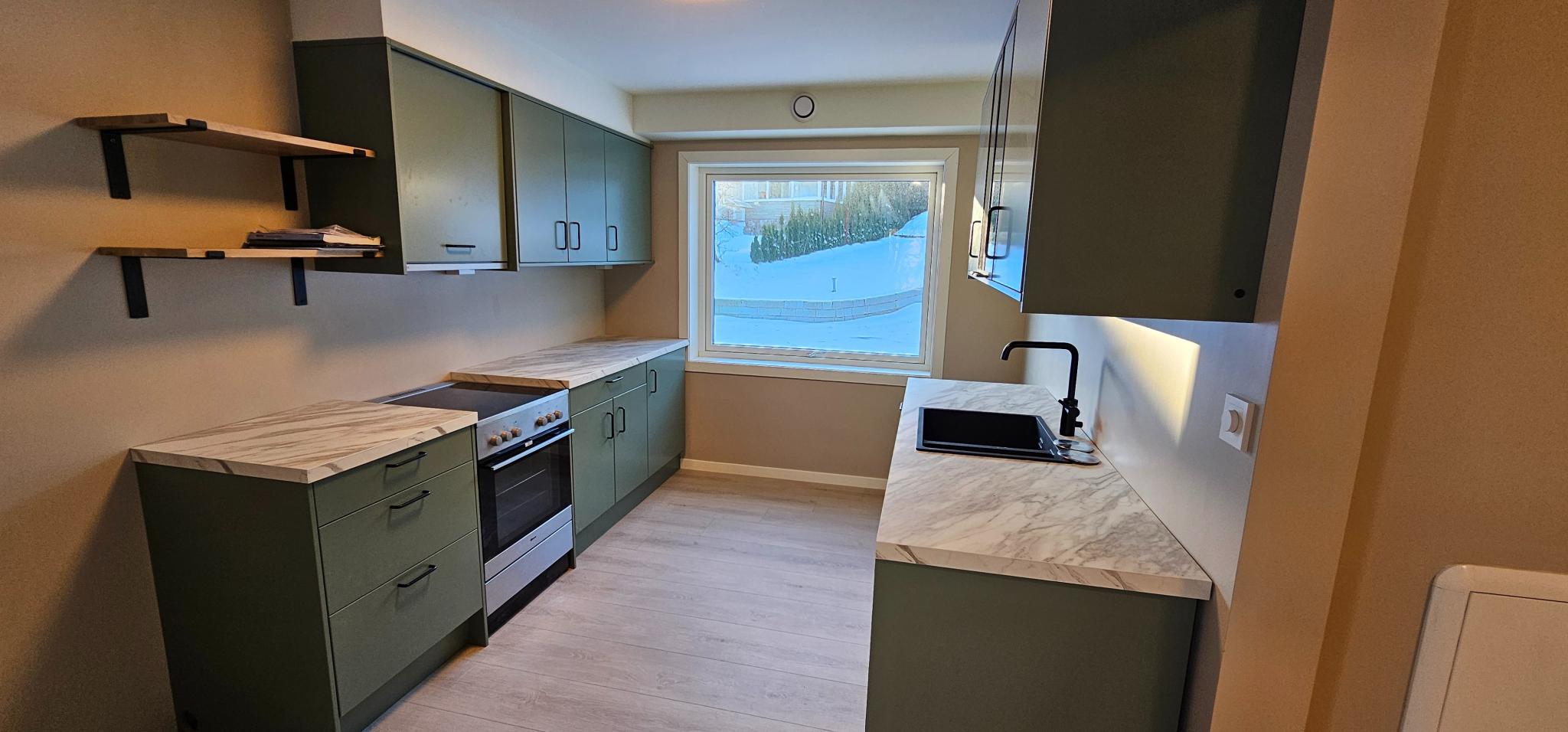 Kjøkken uten innredning, kjøleskap følger ikke med.