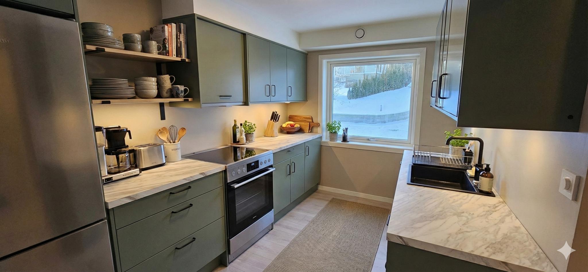 (redigert for inspirasjon) Kjøkkenet har plass til det meste man trenger. 