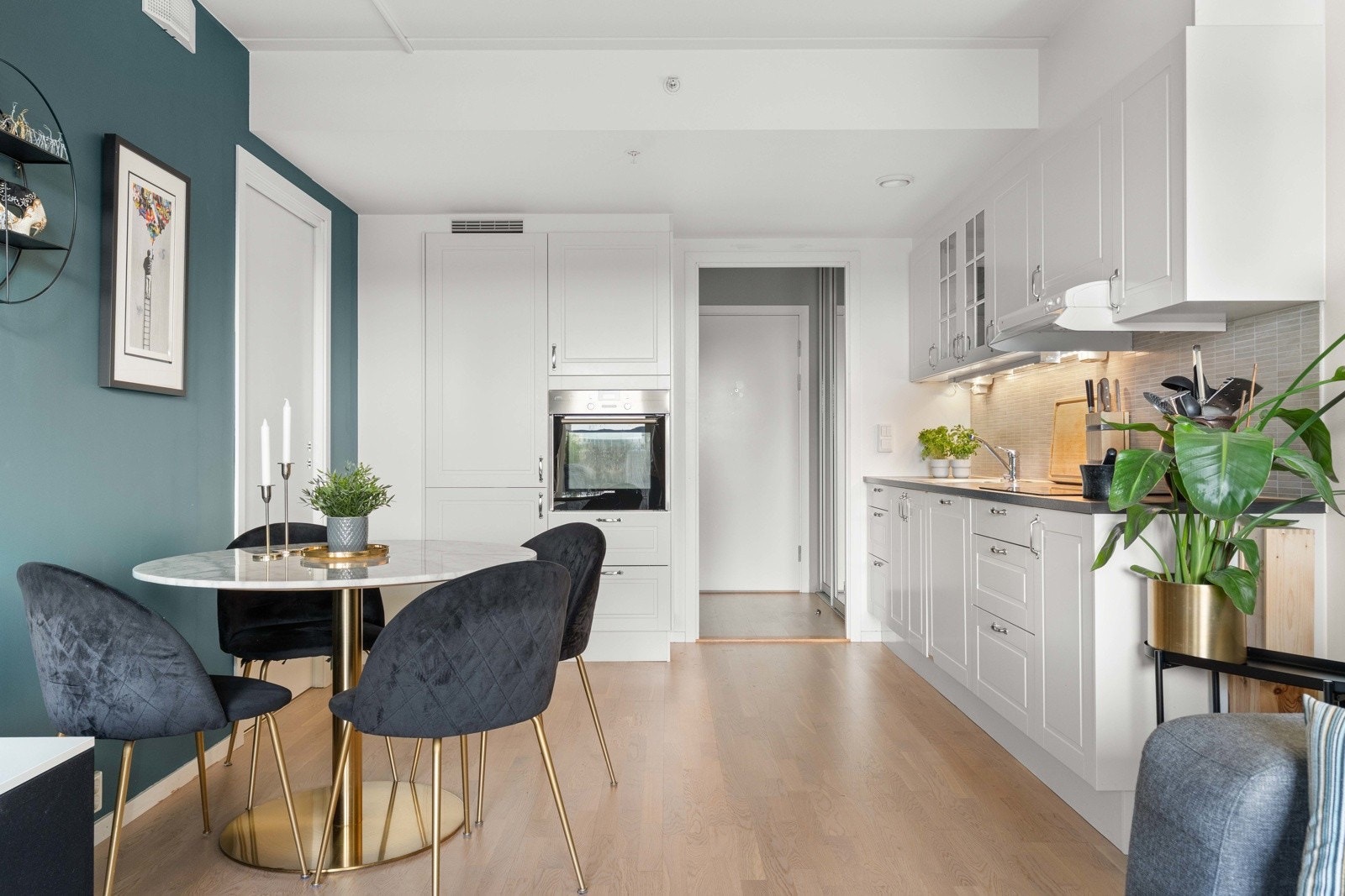 Kjøkken , møbler kan være endret.