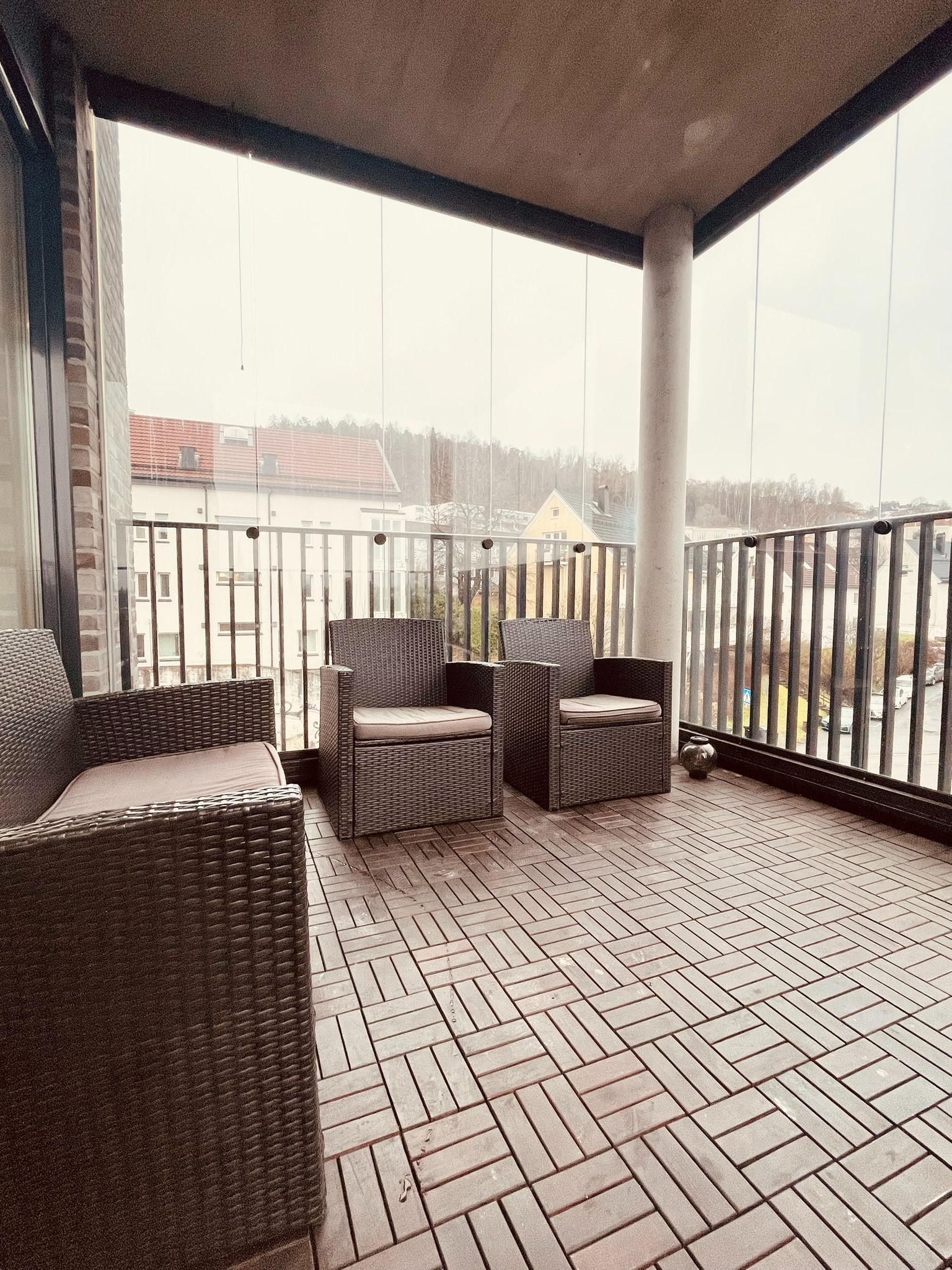 Solrik balkong med utemøbler. Eksklusiv tilgang ved leiealternativ 2