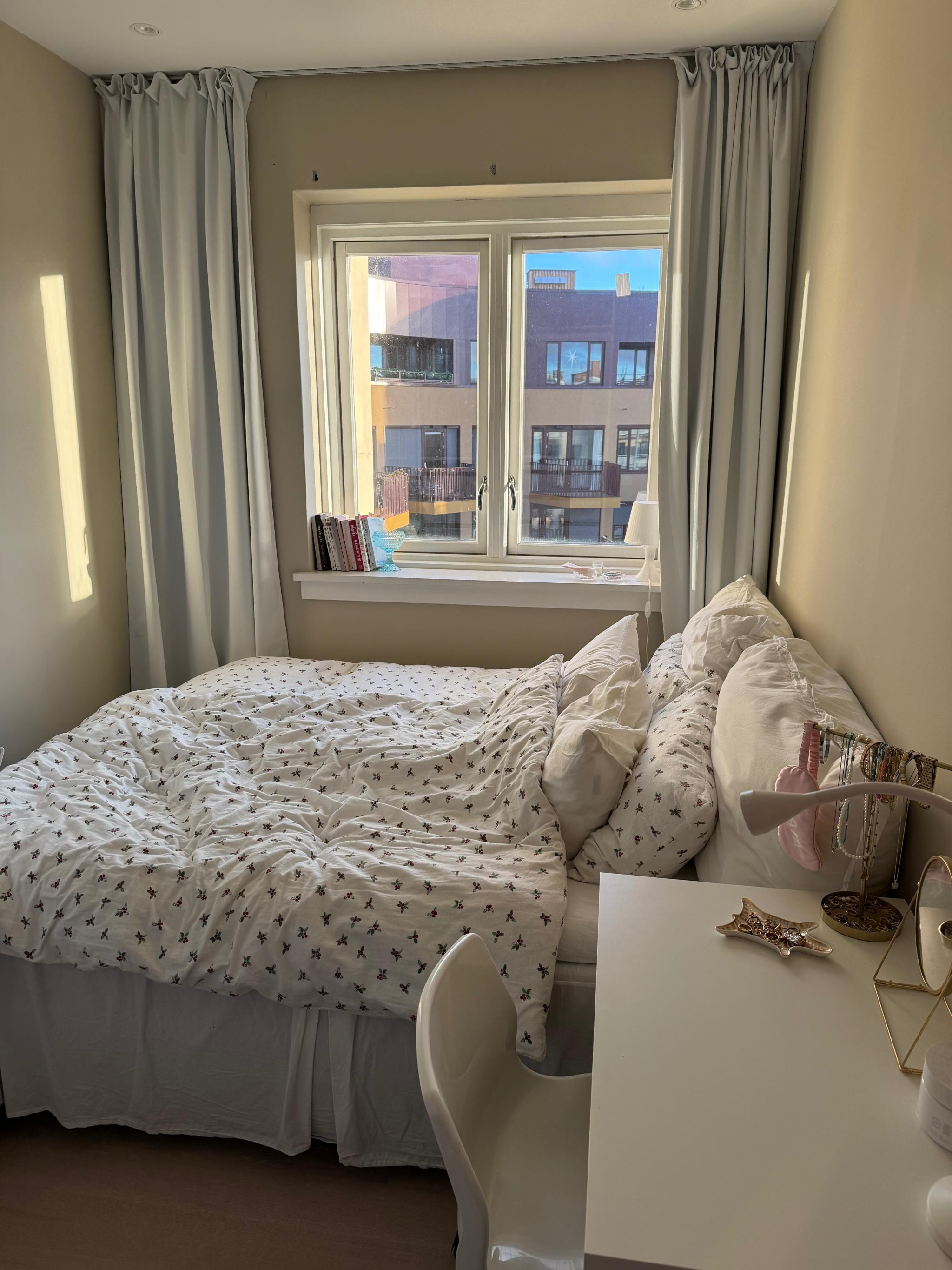 Soverom med 160 seng.