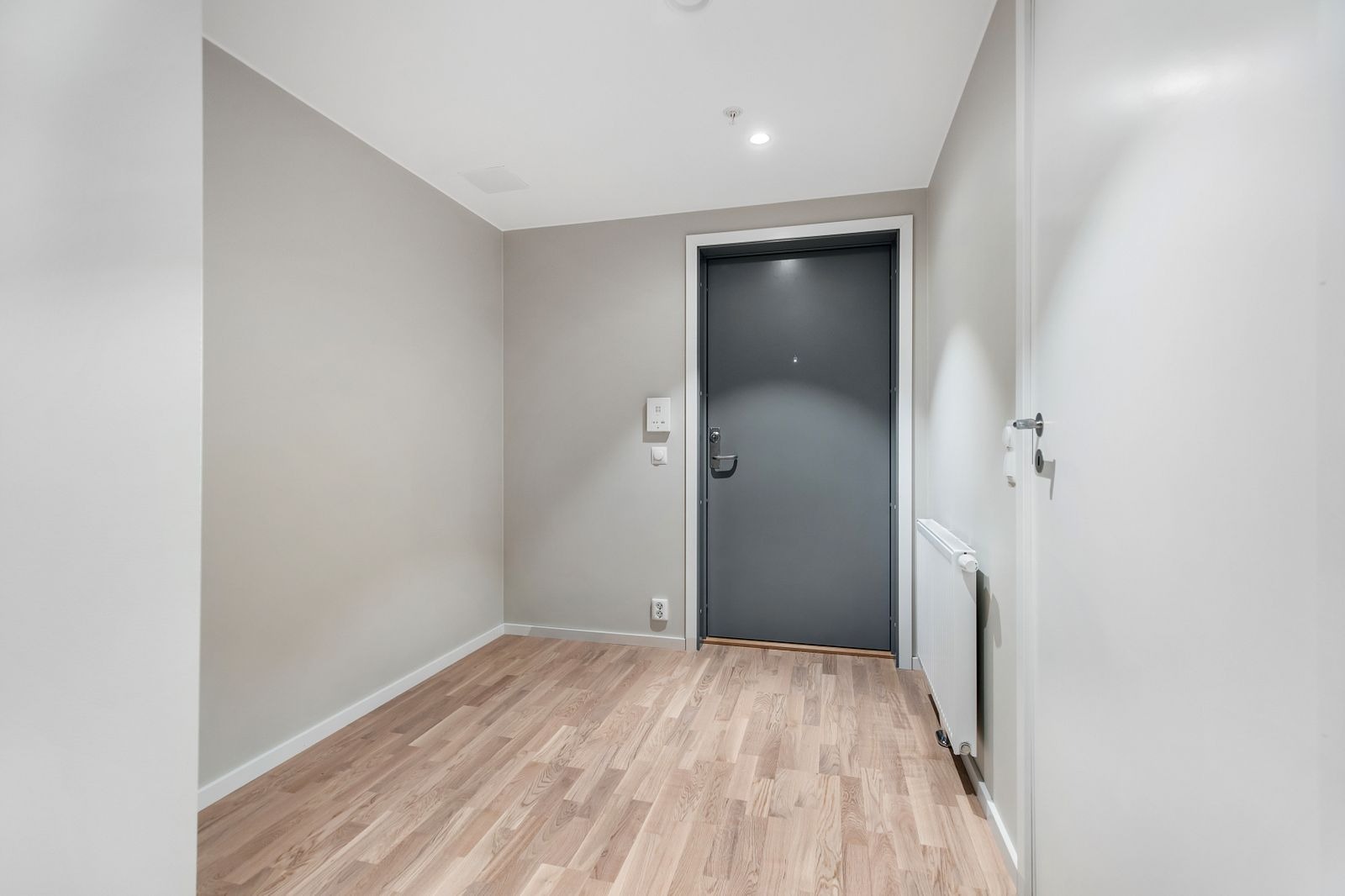 Entrè/Gang med plass til garderobeskap