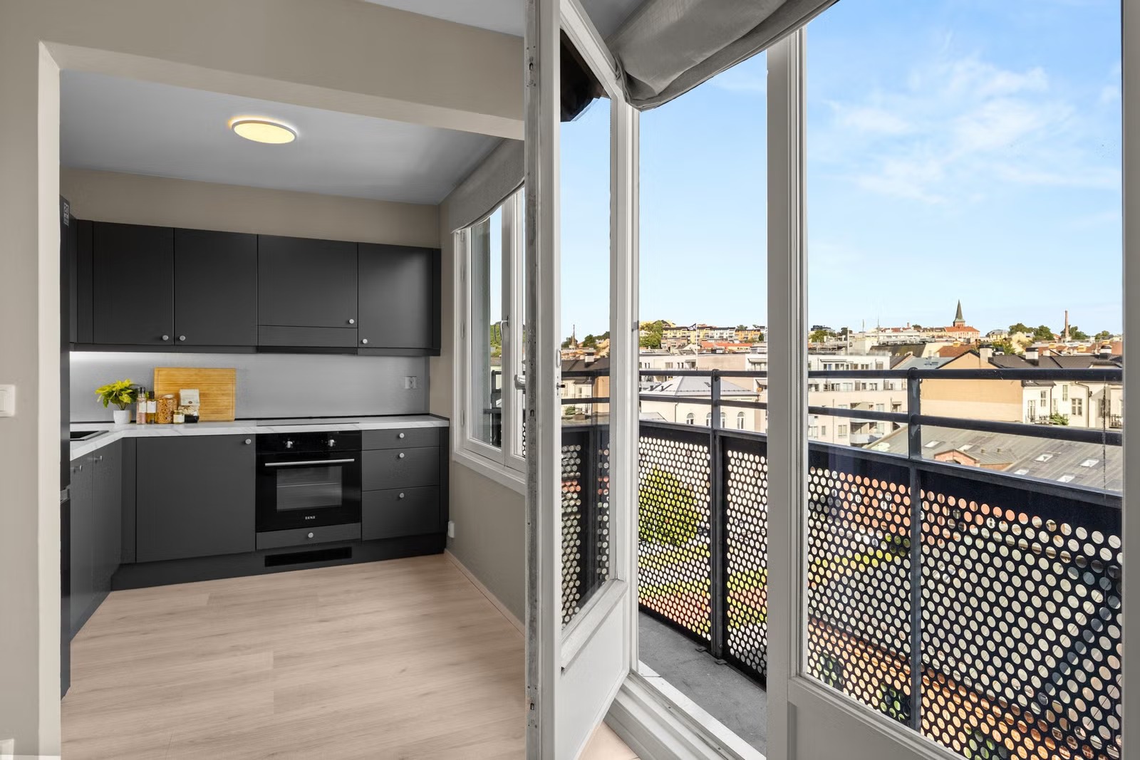 Lys Kjøkken med utsikt