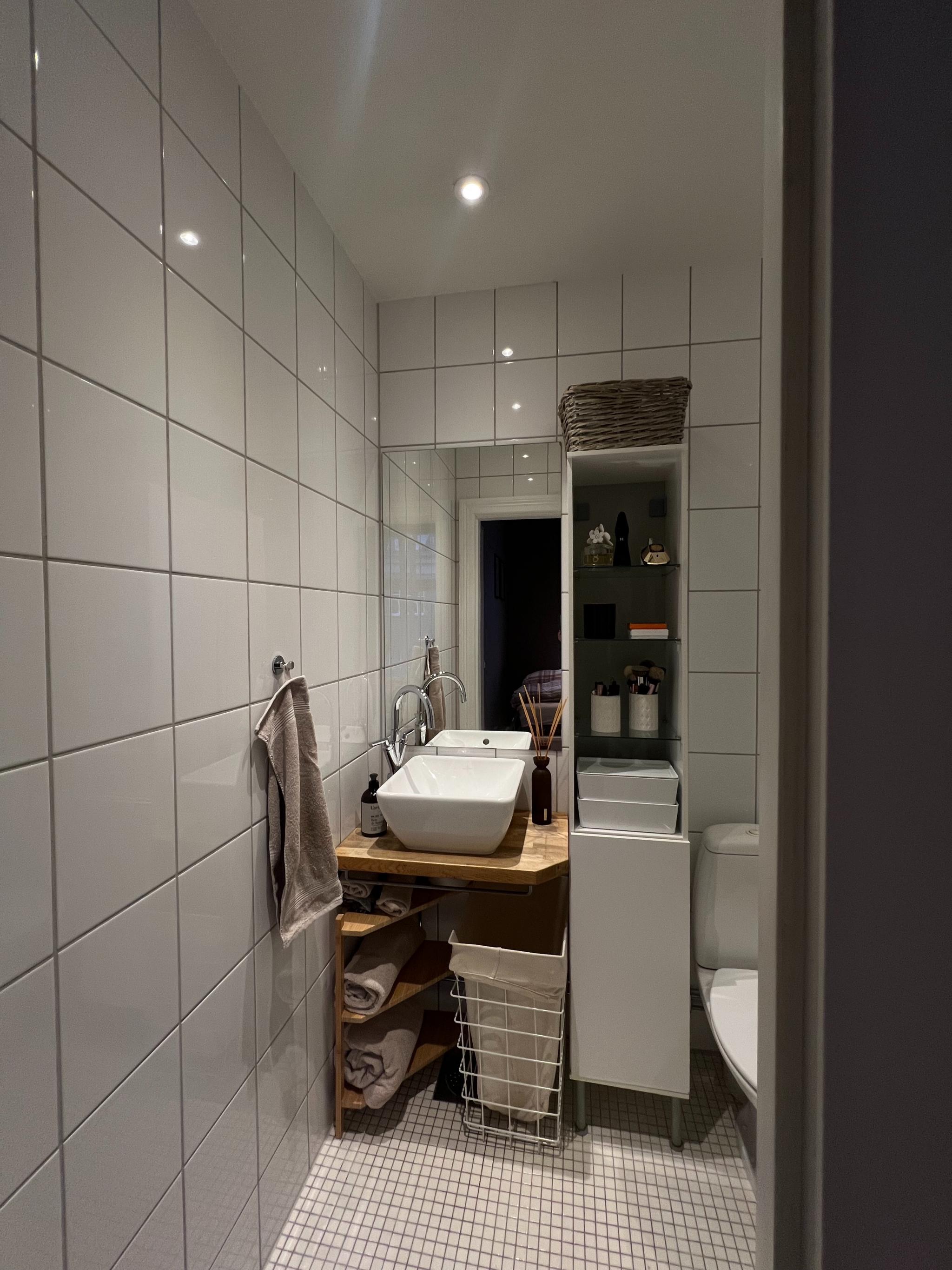 Bad med vaskemaskin og tørketromme