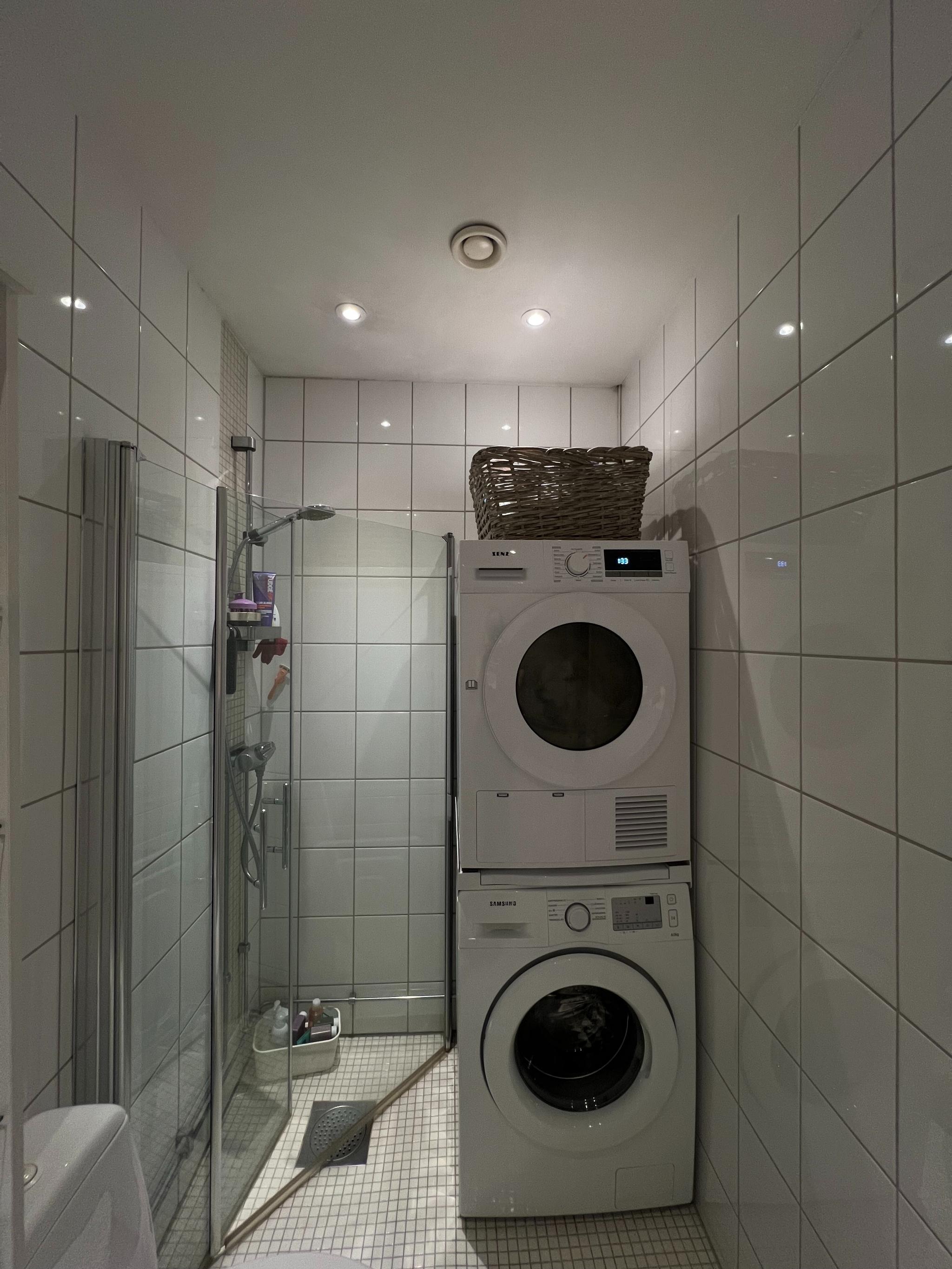 Bad med vaskemaskin og tørketrommel