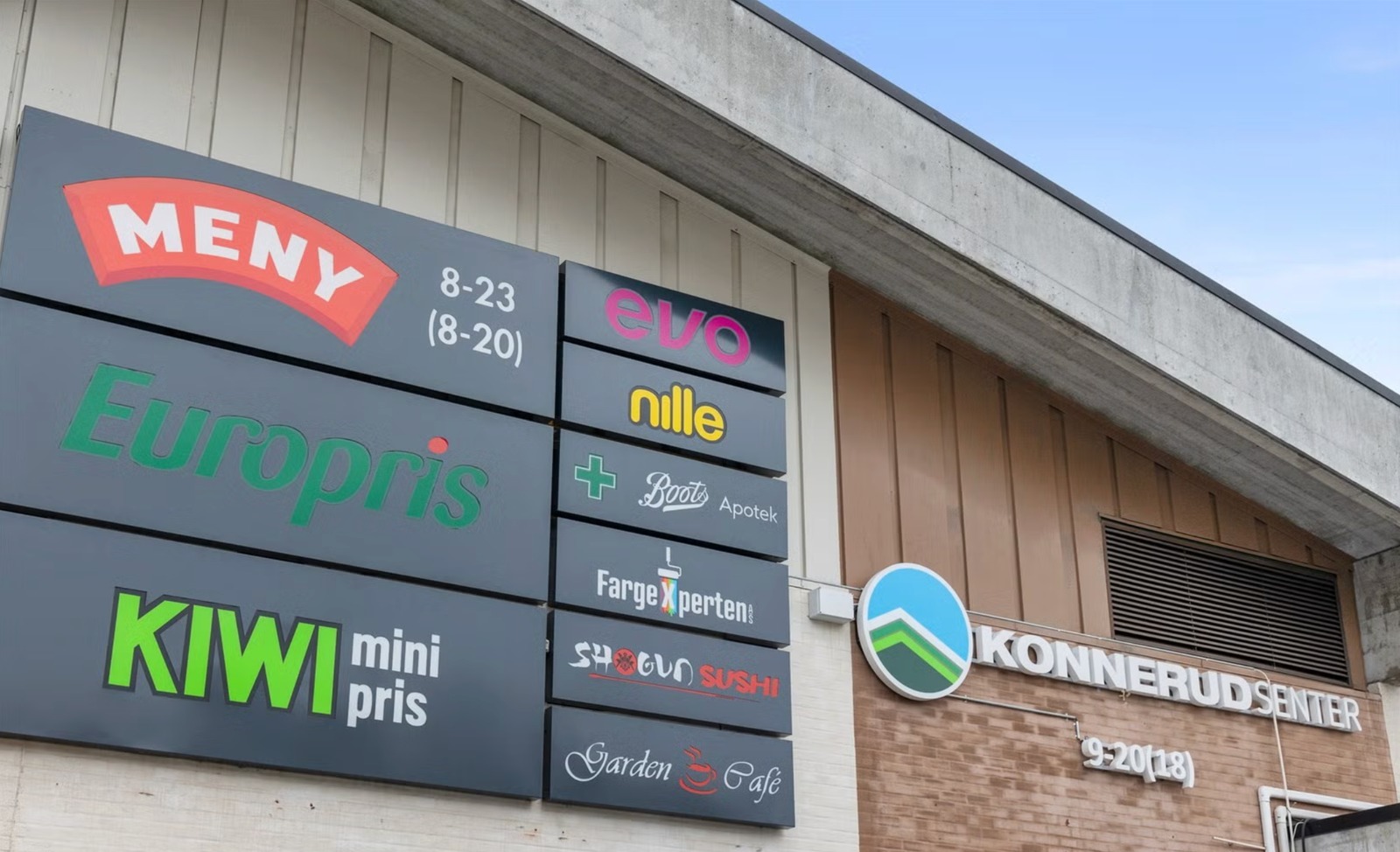 Kort vei til Konnerud senter, med både dagligvarebutikker, treningssenter, restauranter og andre servicetilbud.