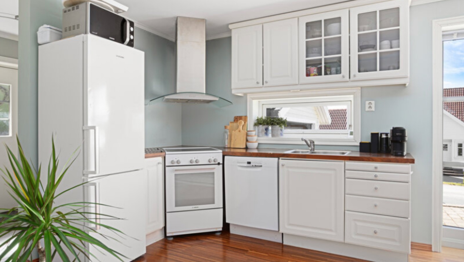 Kjøkkenhjørne i stueområdet. Hvitevarer medfølger.