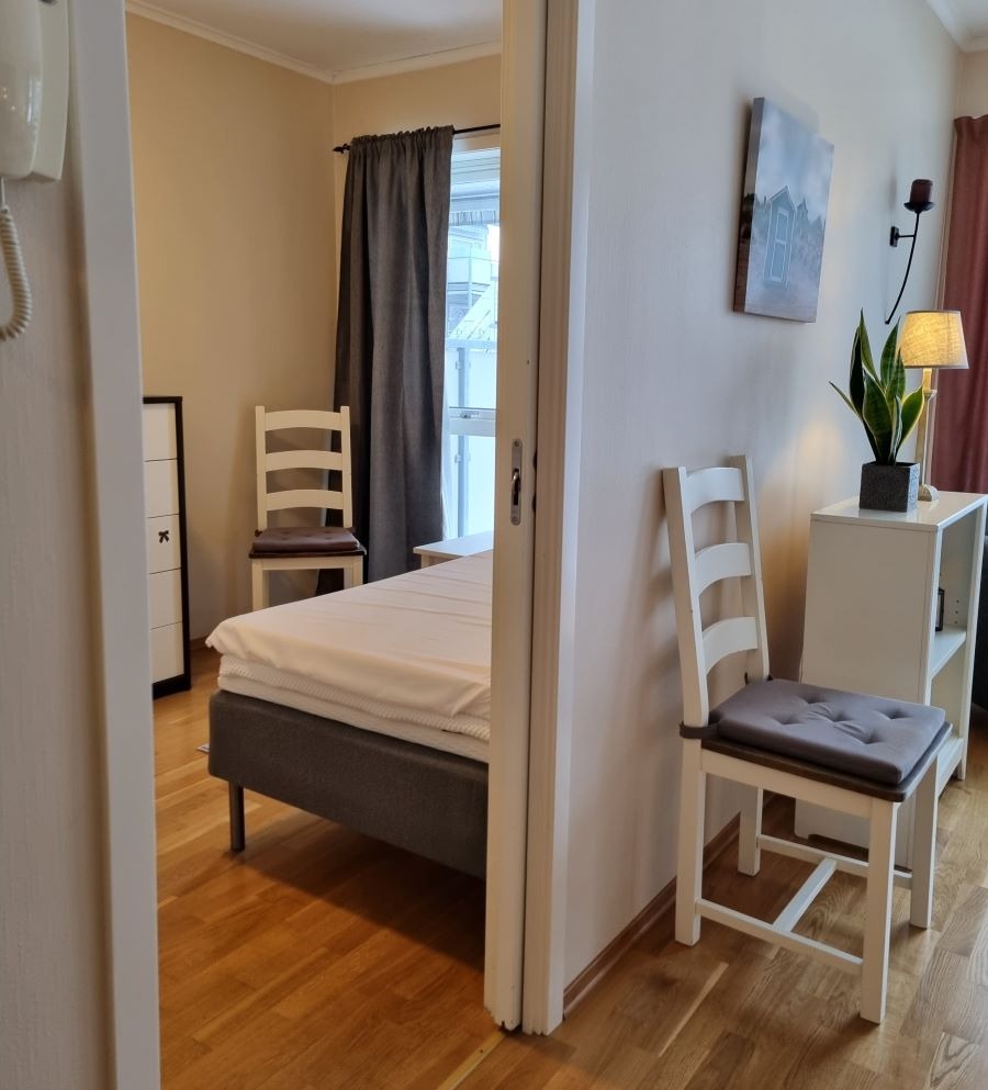 Soverom med inngang fra stue.