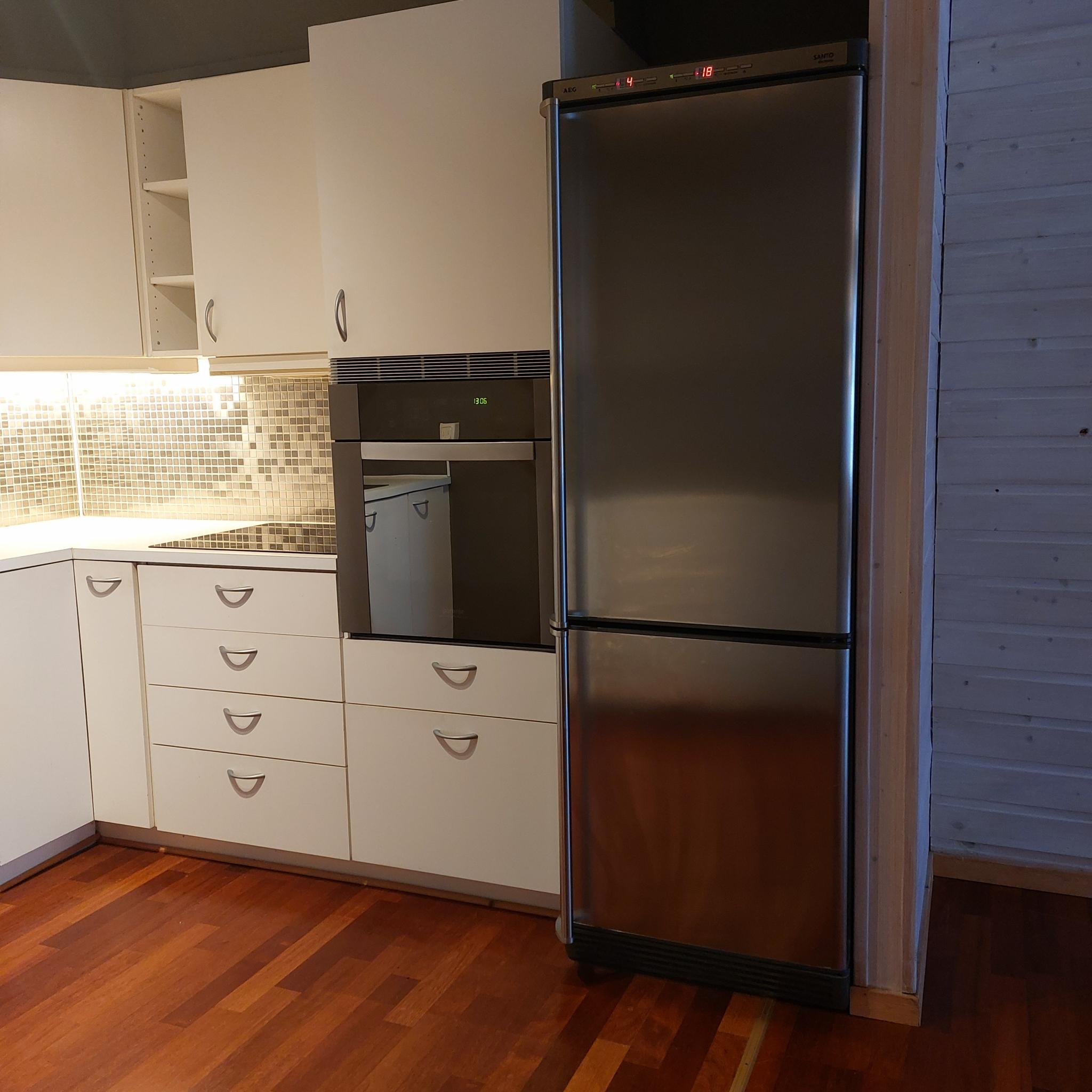 Hvitevarer inkludert.