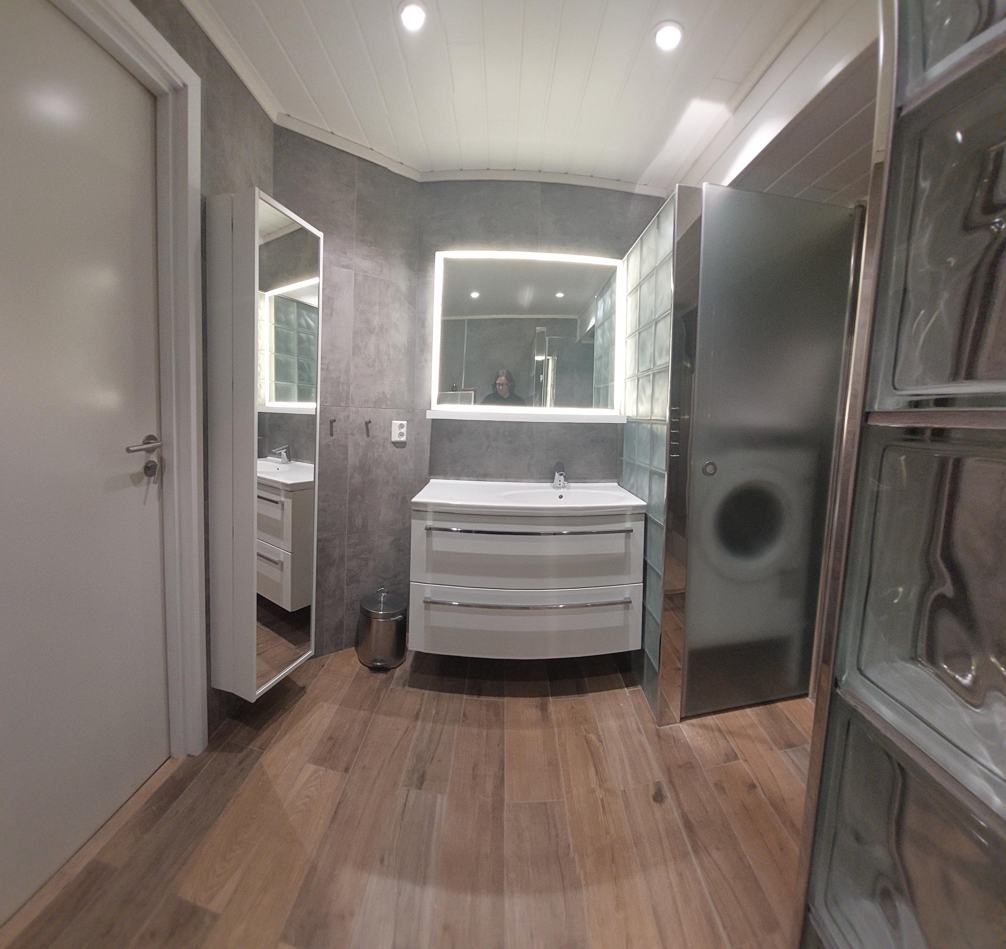 Vaskemaskin og god skapplass