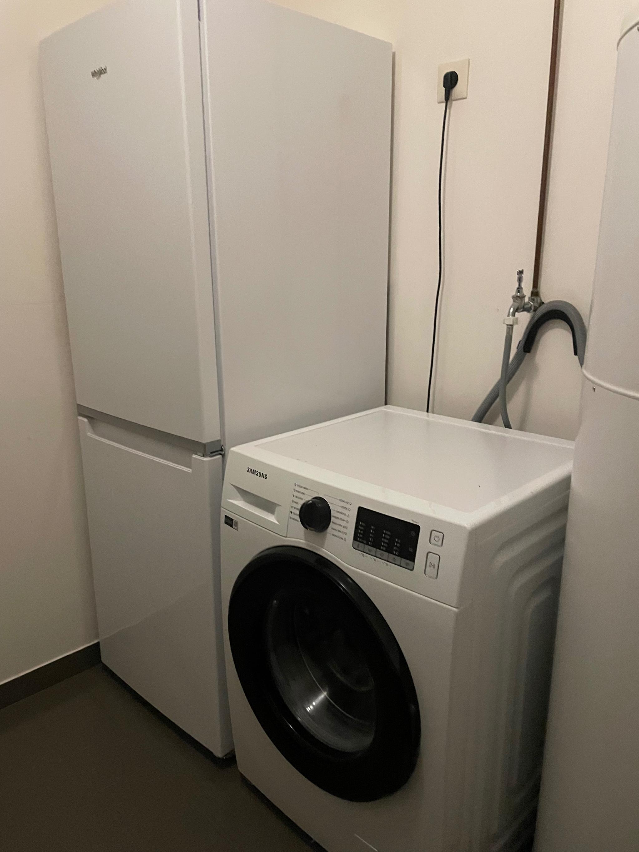 Kjøleskap og vaskemaskin 