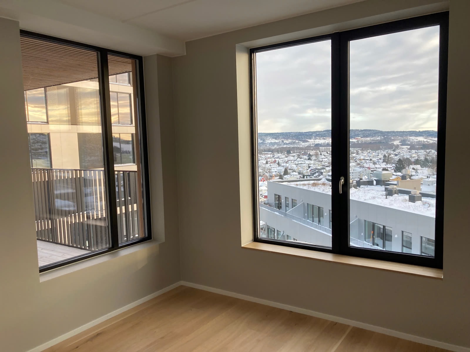 Soverom med utsikt rettet mot balkongen