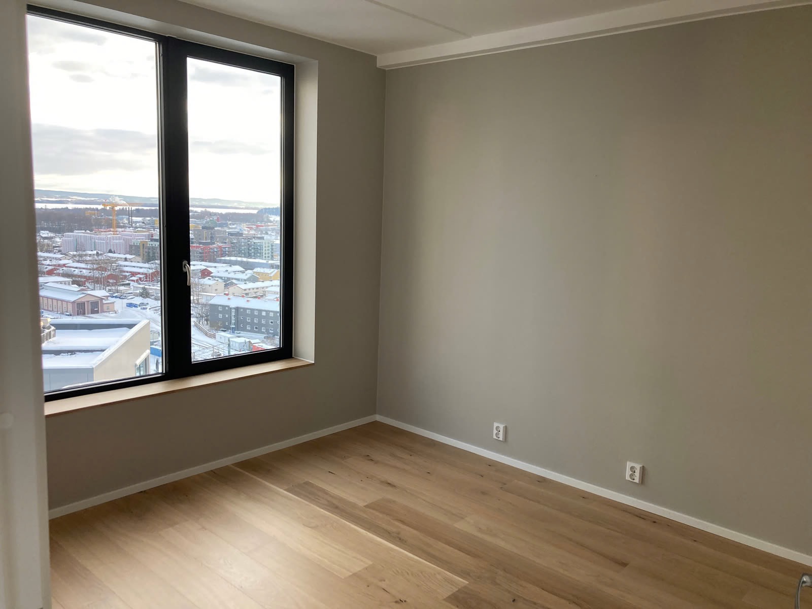 Soverom med utsikt av storbyen