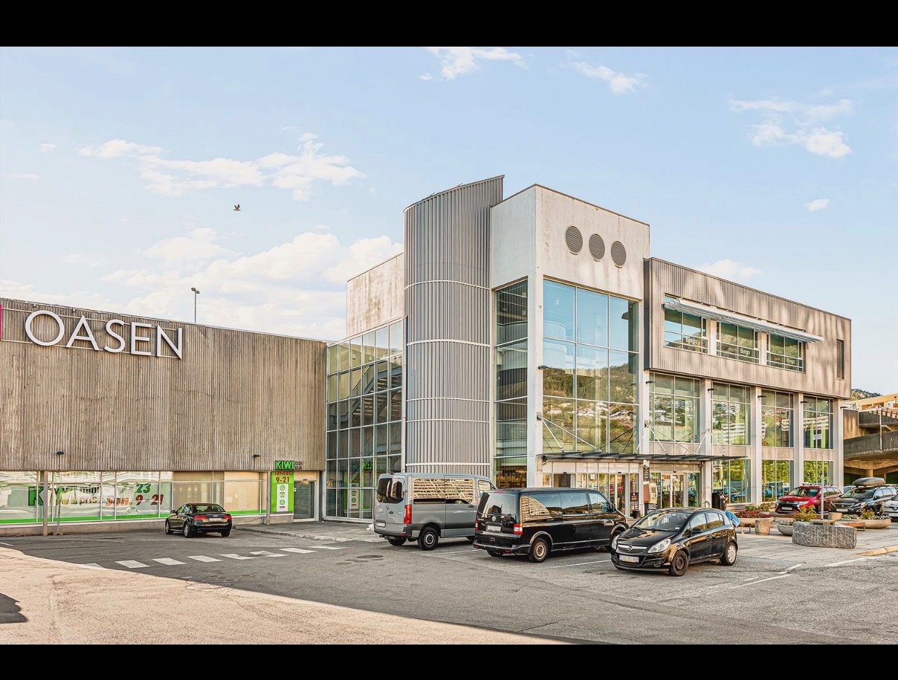 Oasen består av flere butikker og utvalg av spisesteder. 