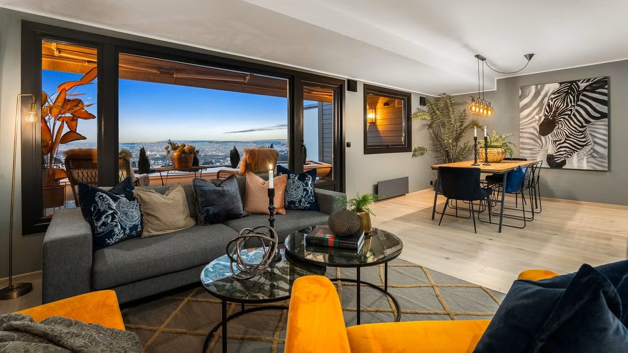 Stue med spisestue og kjøkken