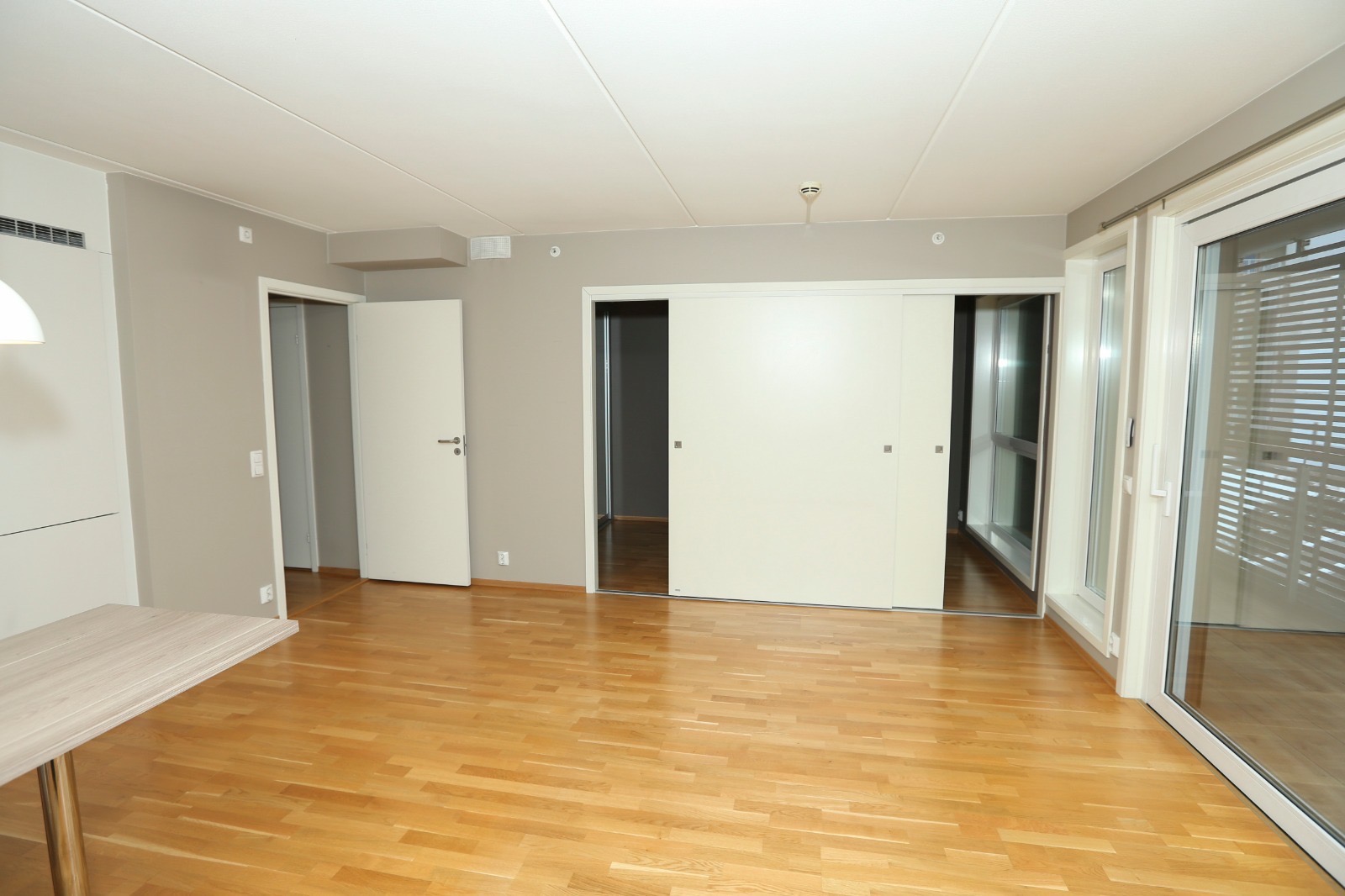 Soverom med skyvedører, gir fleksibel planløsning og mer lys 