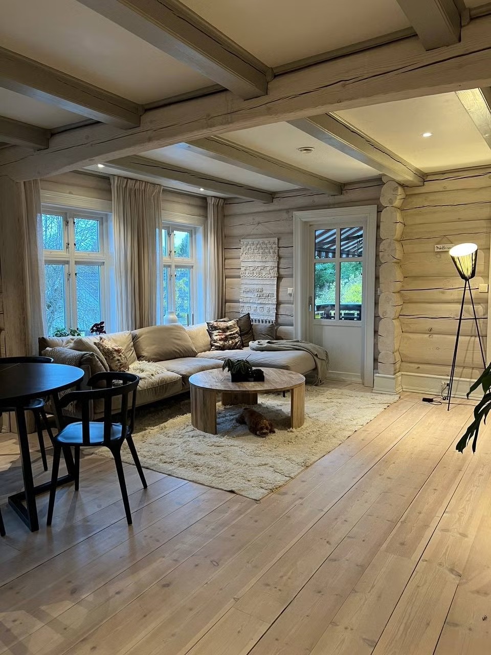 Stue, dør ut til terrasse