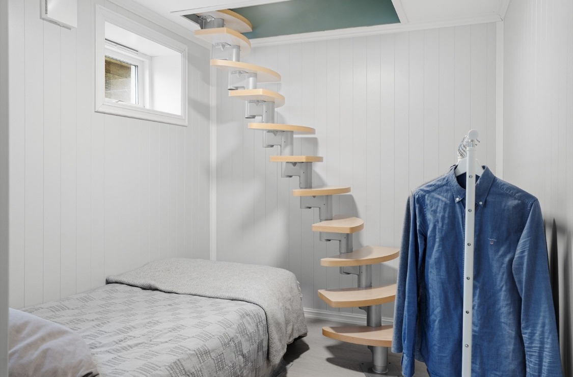 Soverom nr. 2, seng følger ikke med.