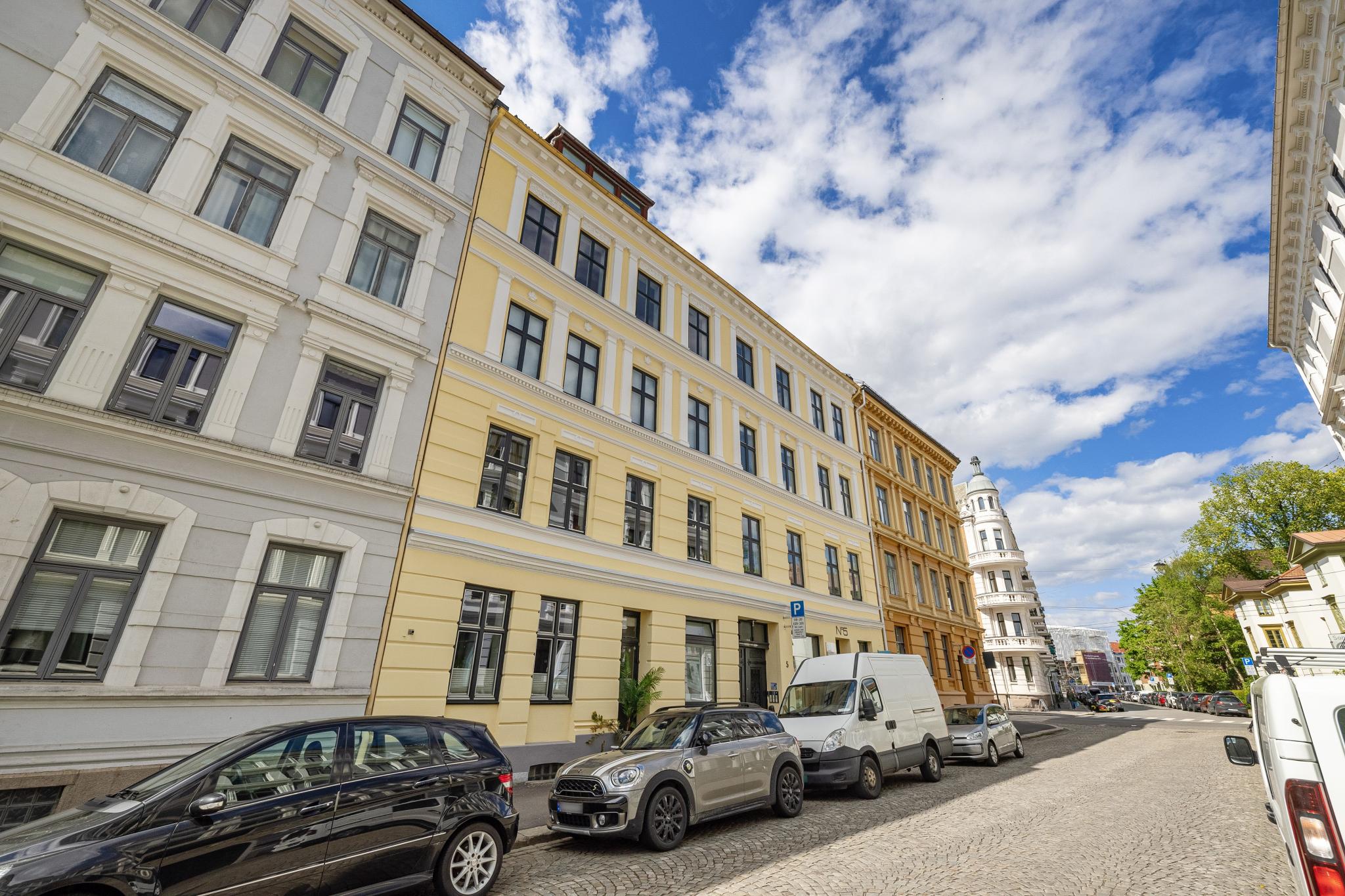 Balders gate 5 ligger som en sidegate rett ved Frognerveien.