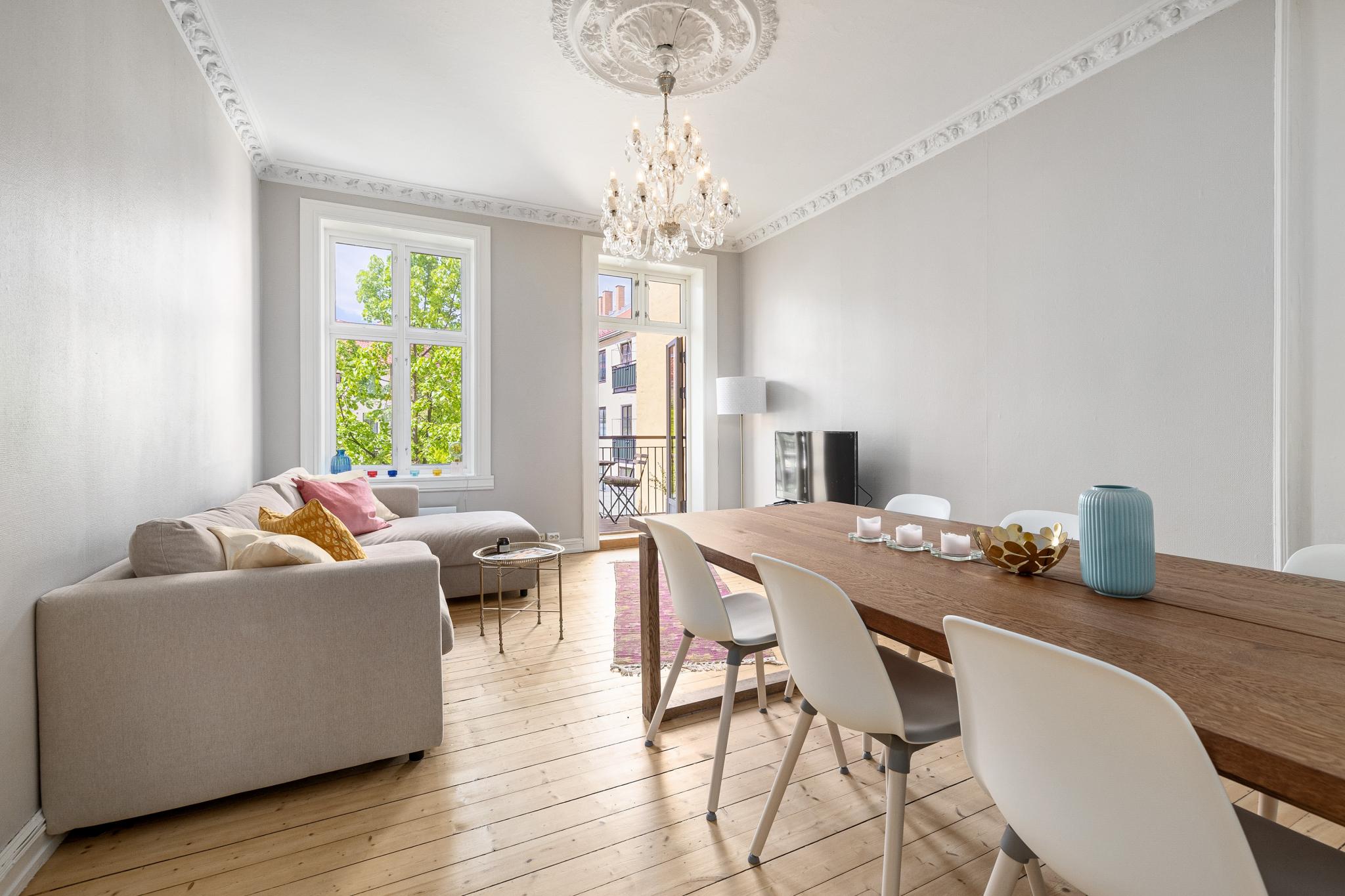 Stuen sett fra entré.