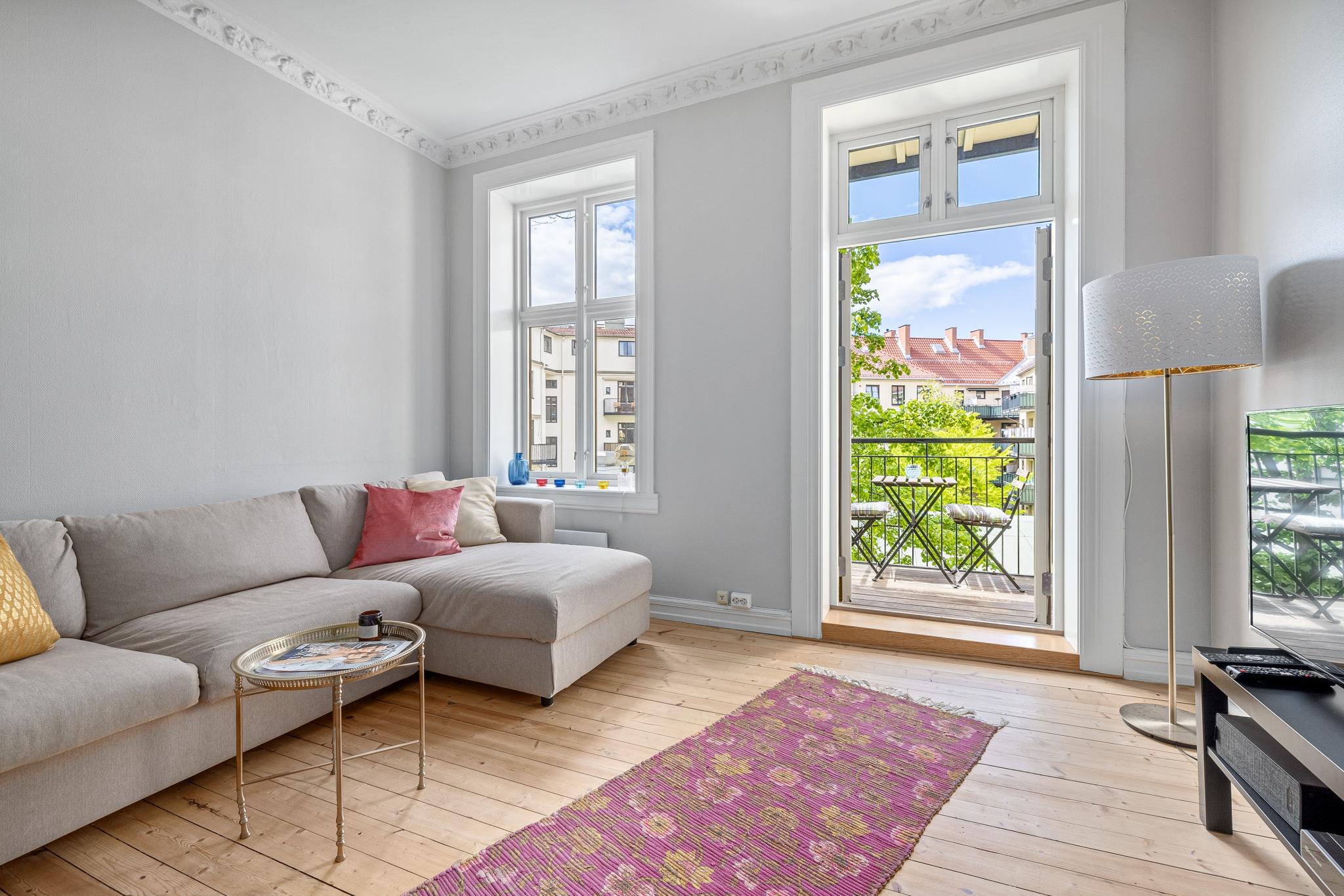 Hele leiligheten er malt i nye rolige farger i 2018.