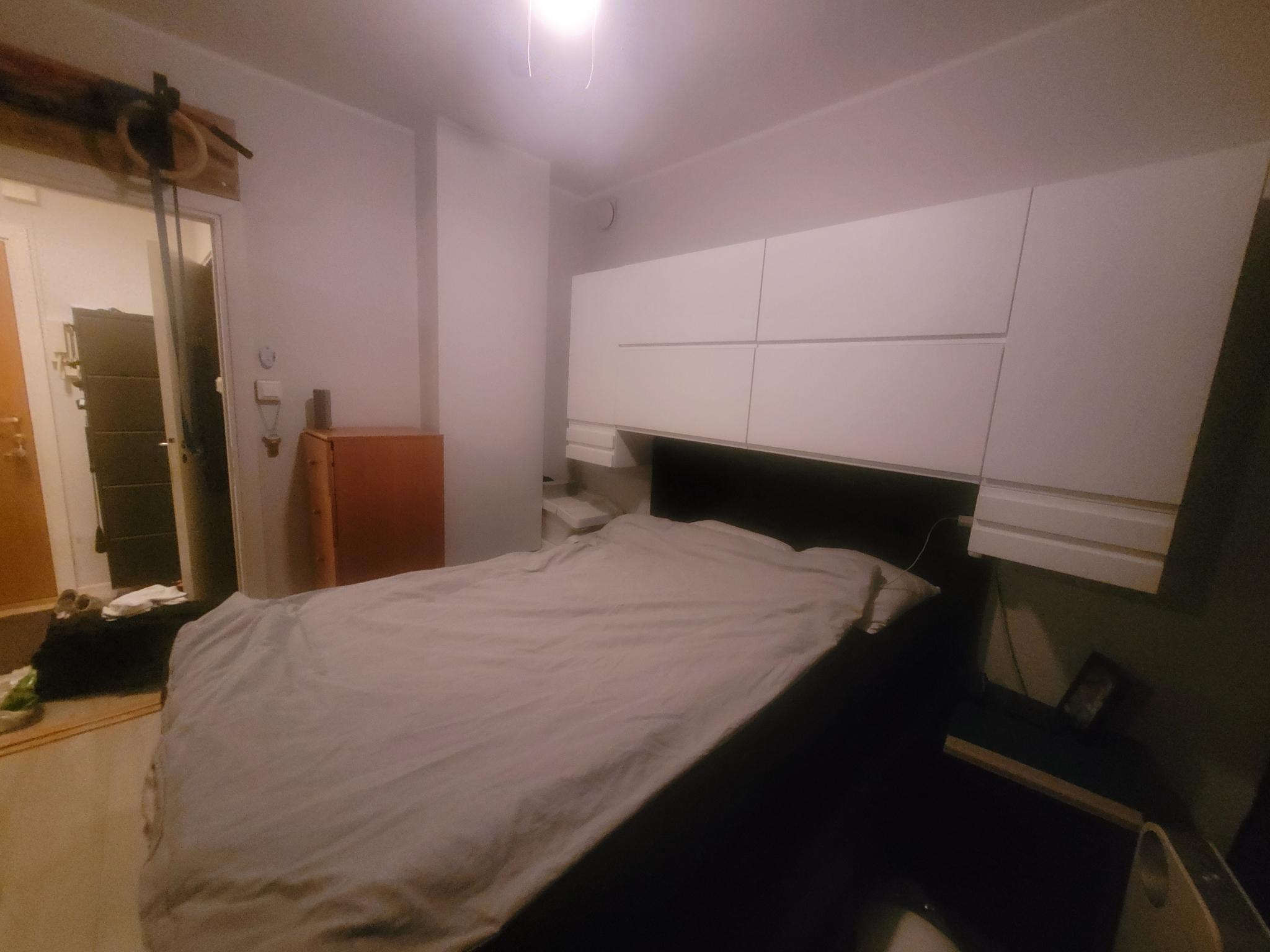 Senga medfølger ikke, ellers er rommet likt.