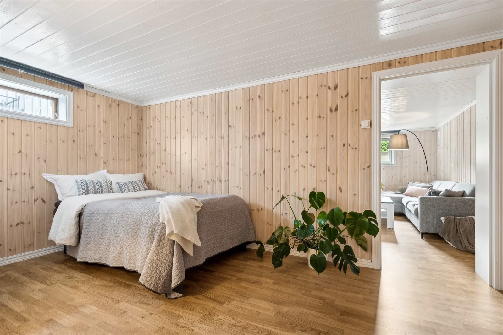 Rom 2 i u. etg. Møblert men avviker fra bildet