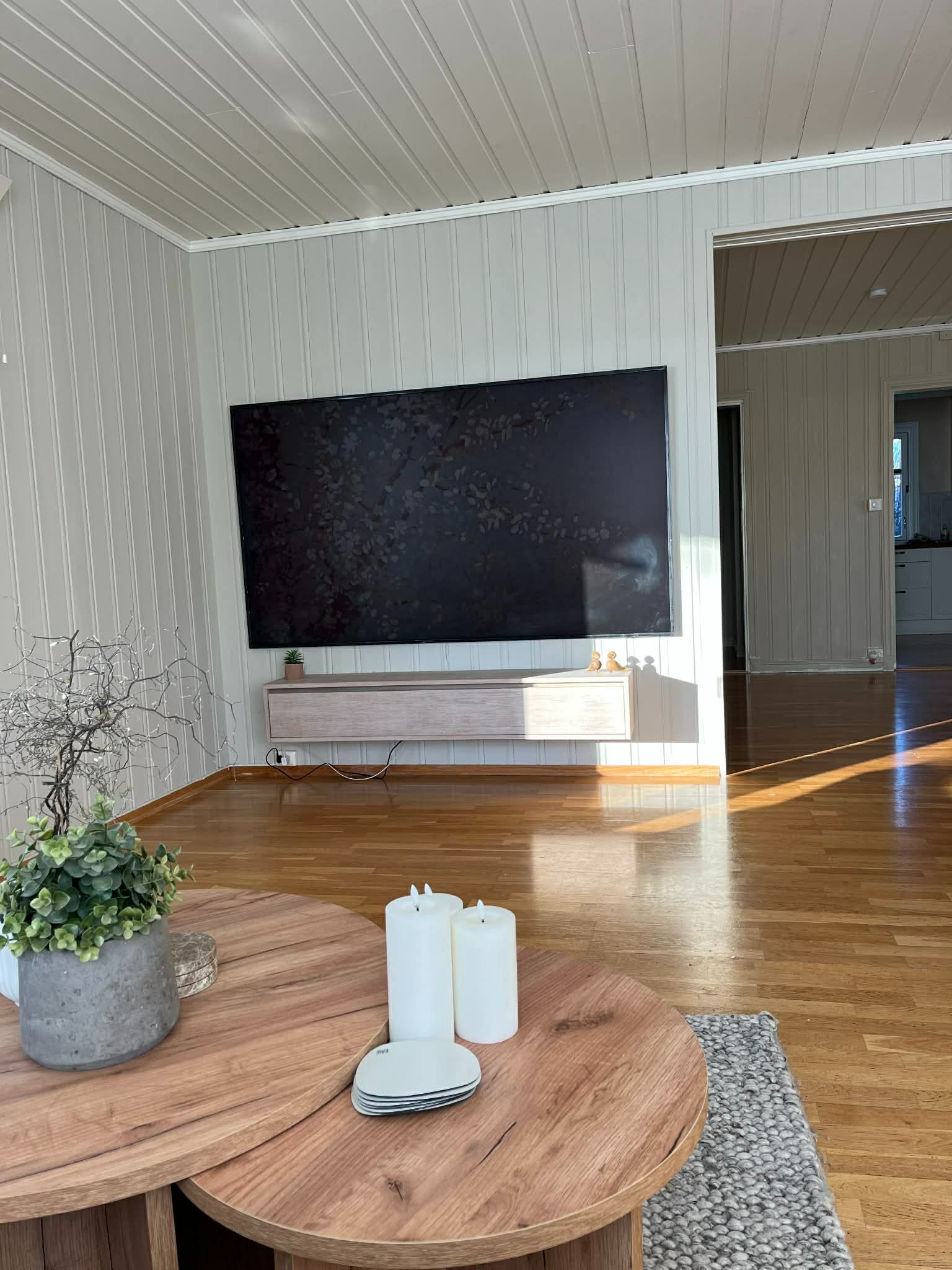 Stue. Møbler med tv medfølger