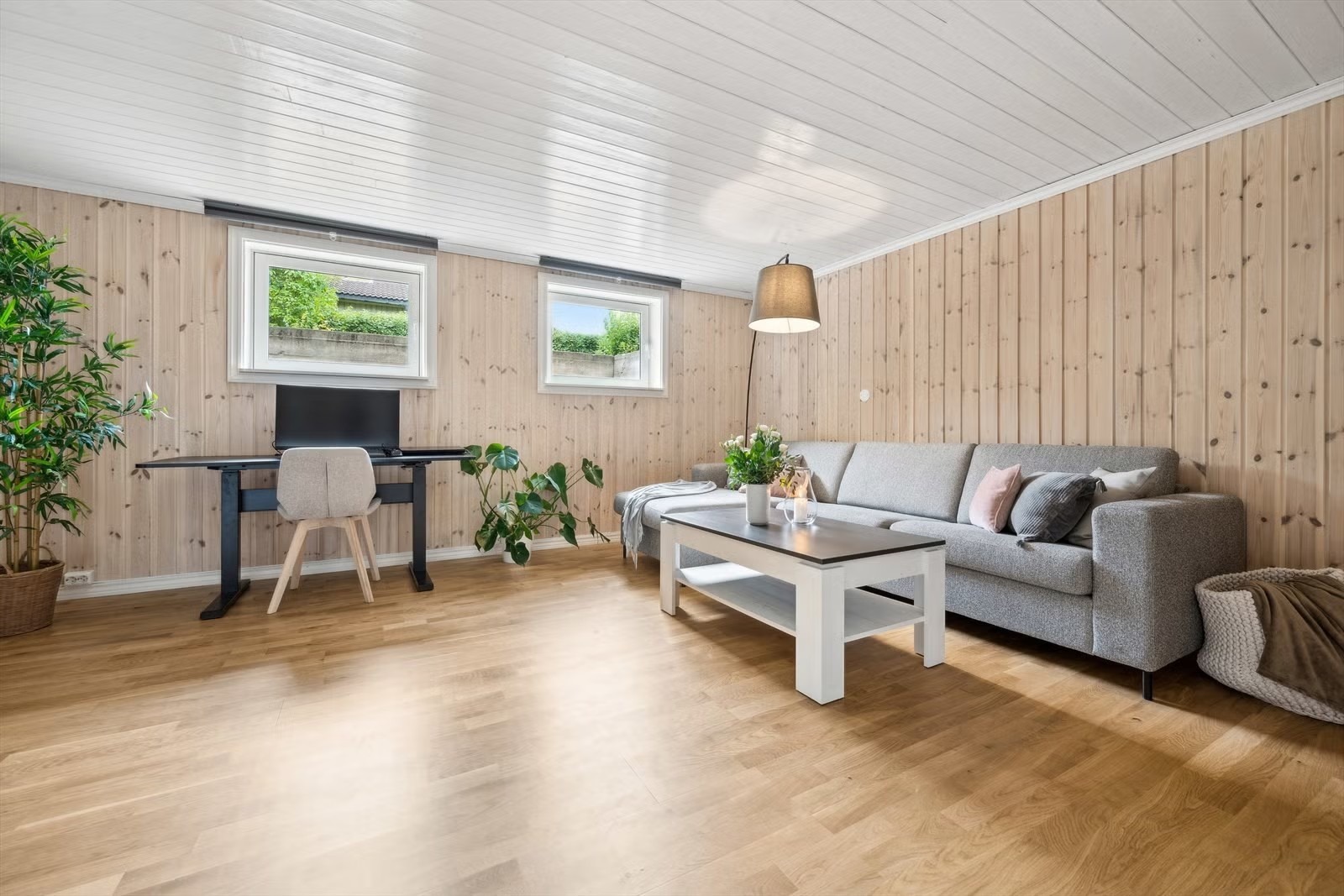 Rom 1 i u. etg. Umøblert