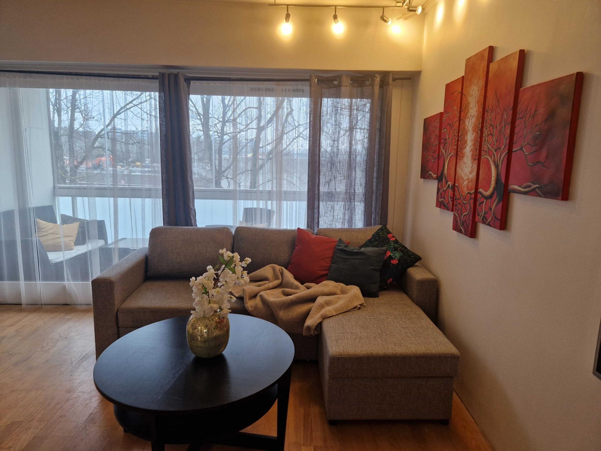 Sjeselong i sofaen for oppbevaring