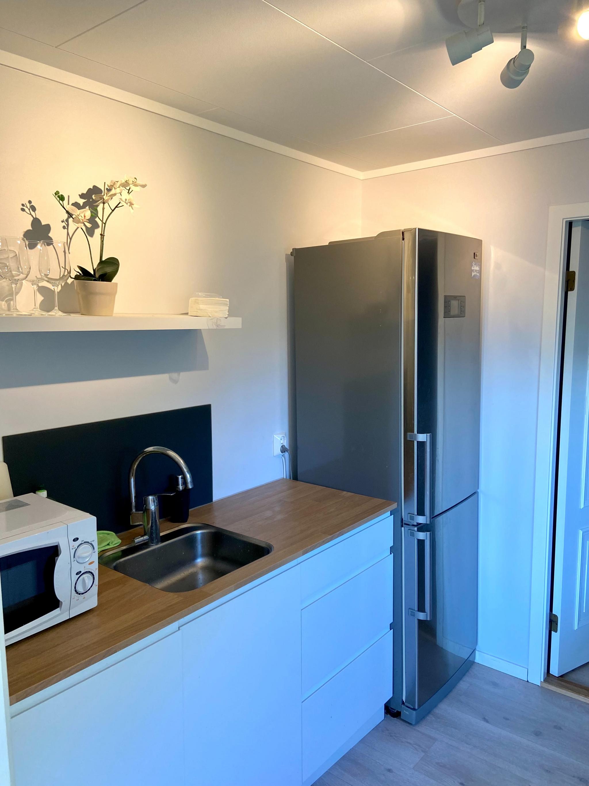 Kombiskap følger med.