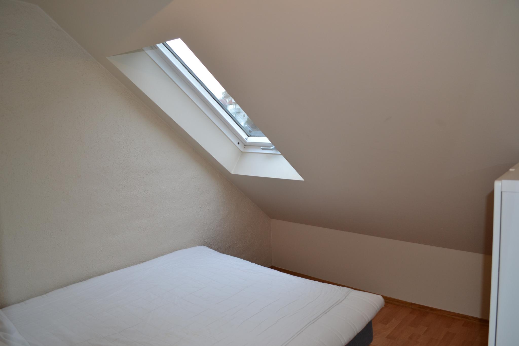 Soverom med skråtak. 