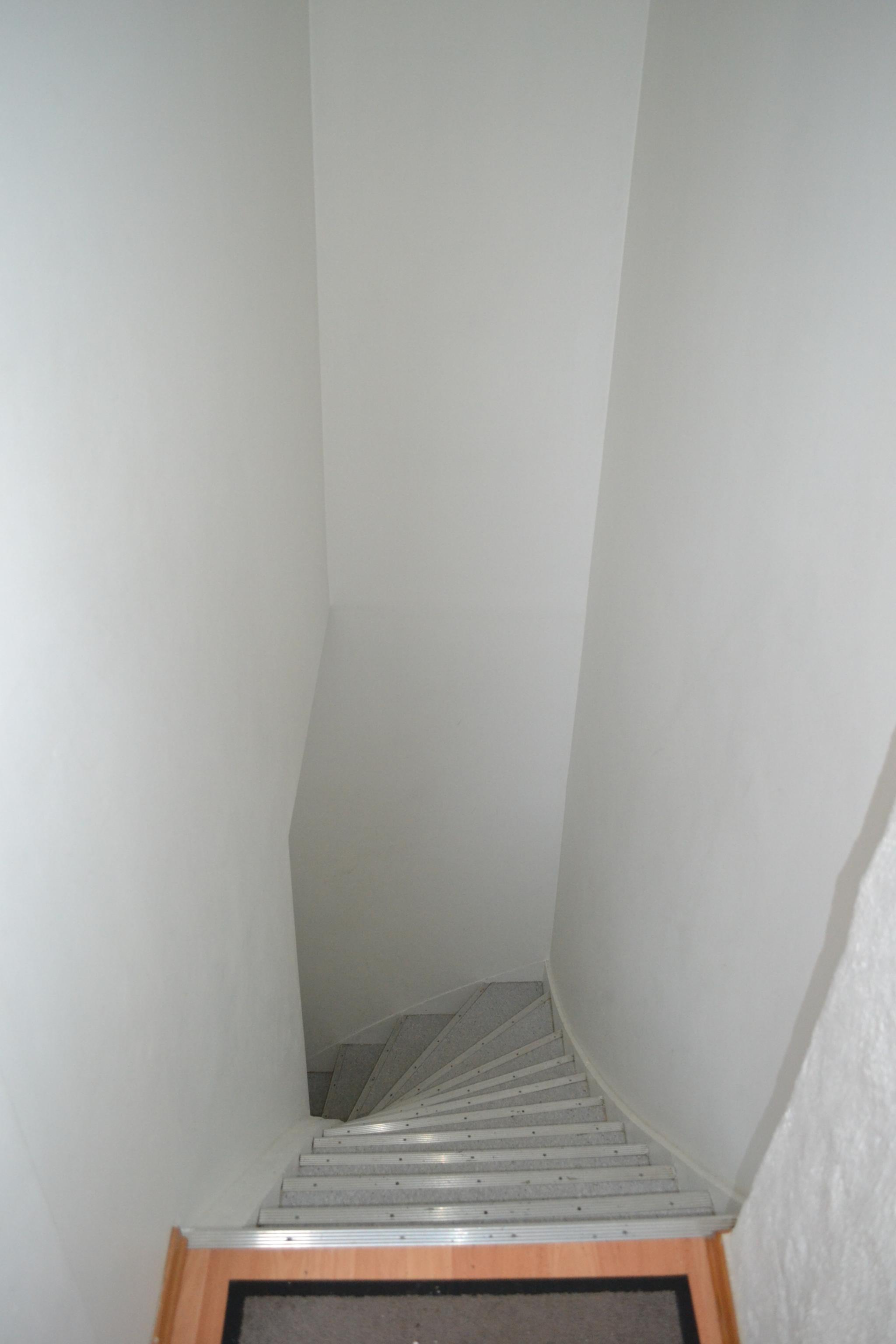 Inngangsparti til leiligheten i 2 etg. 