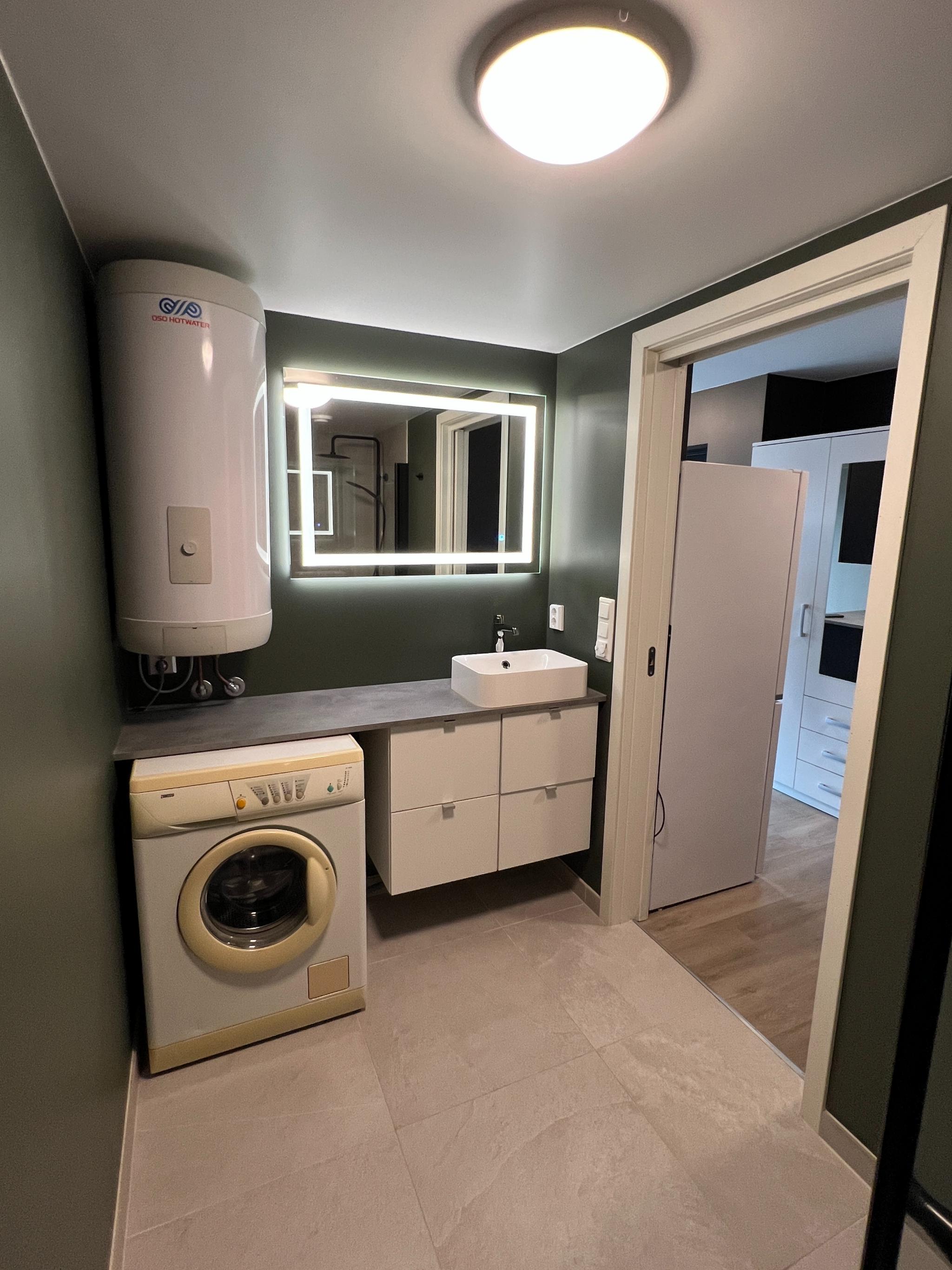 Bad med vaskemaskin og varmekabler