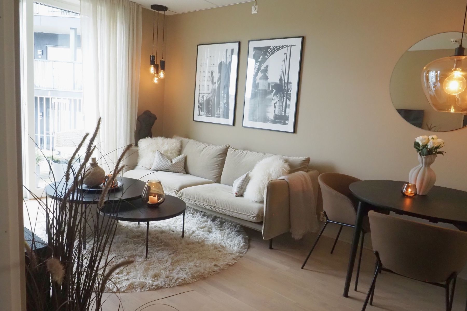 Åpen stue- og kjøkkenløsning. 