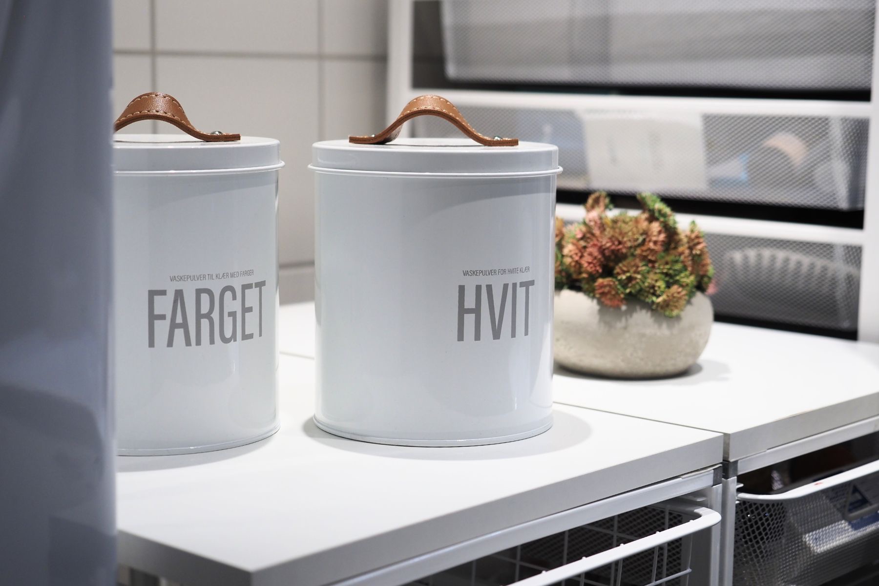 Hensiktsmessig oppbevaringsplass på badet.