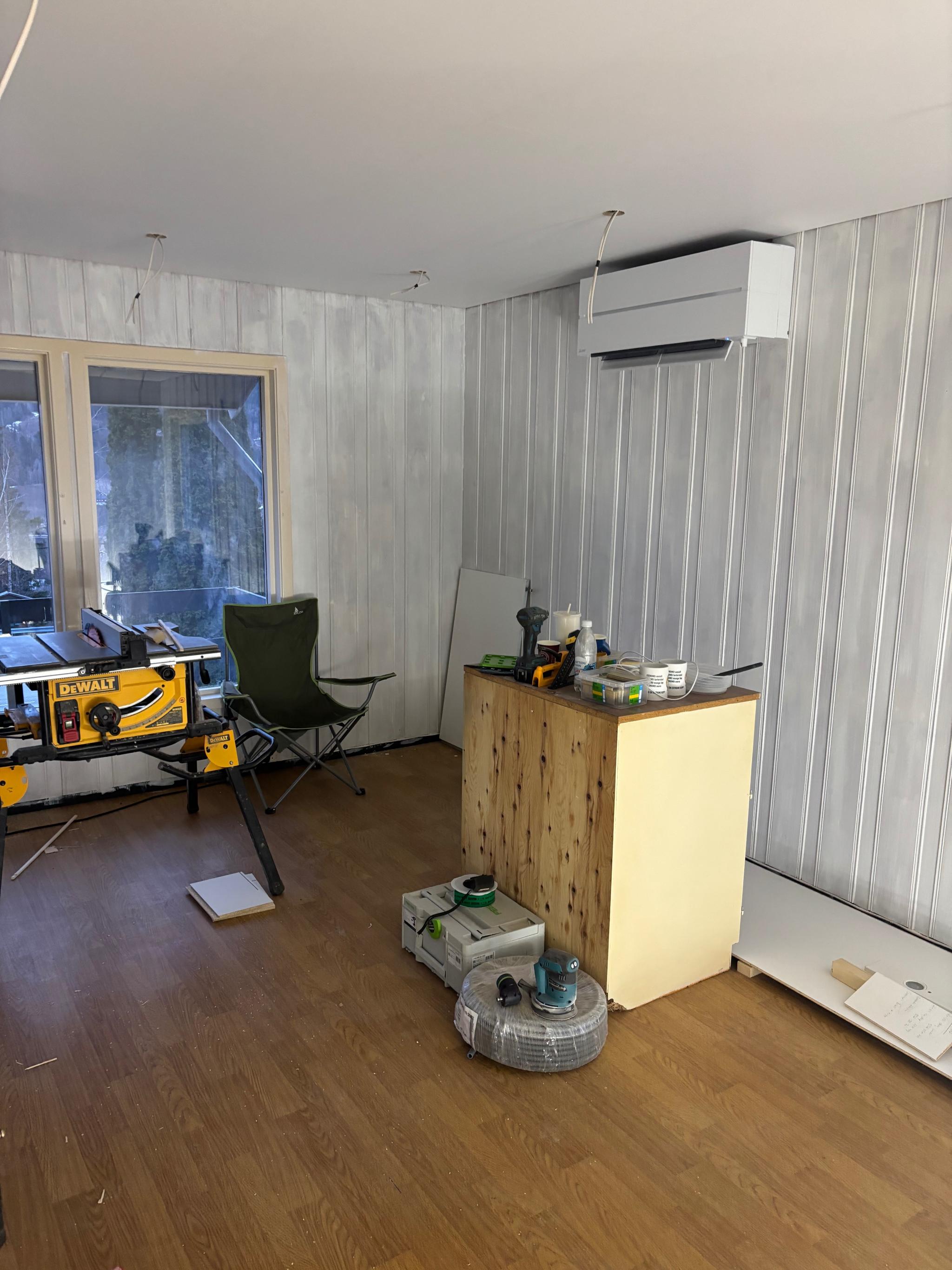 Stue med ny varmepumpe 