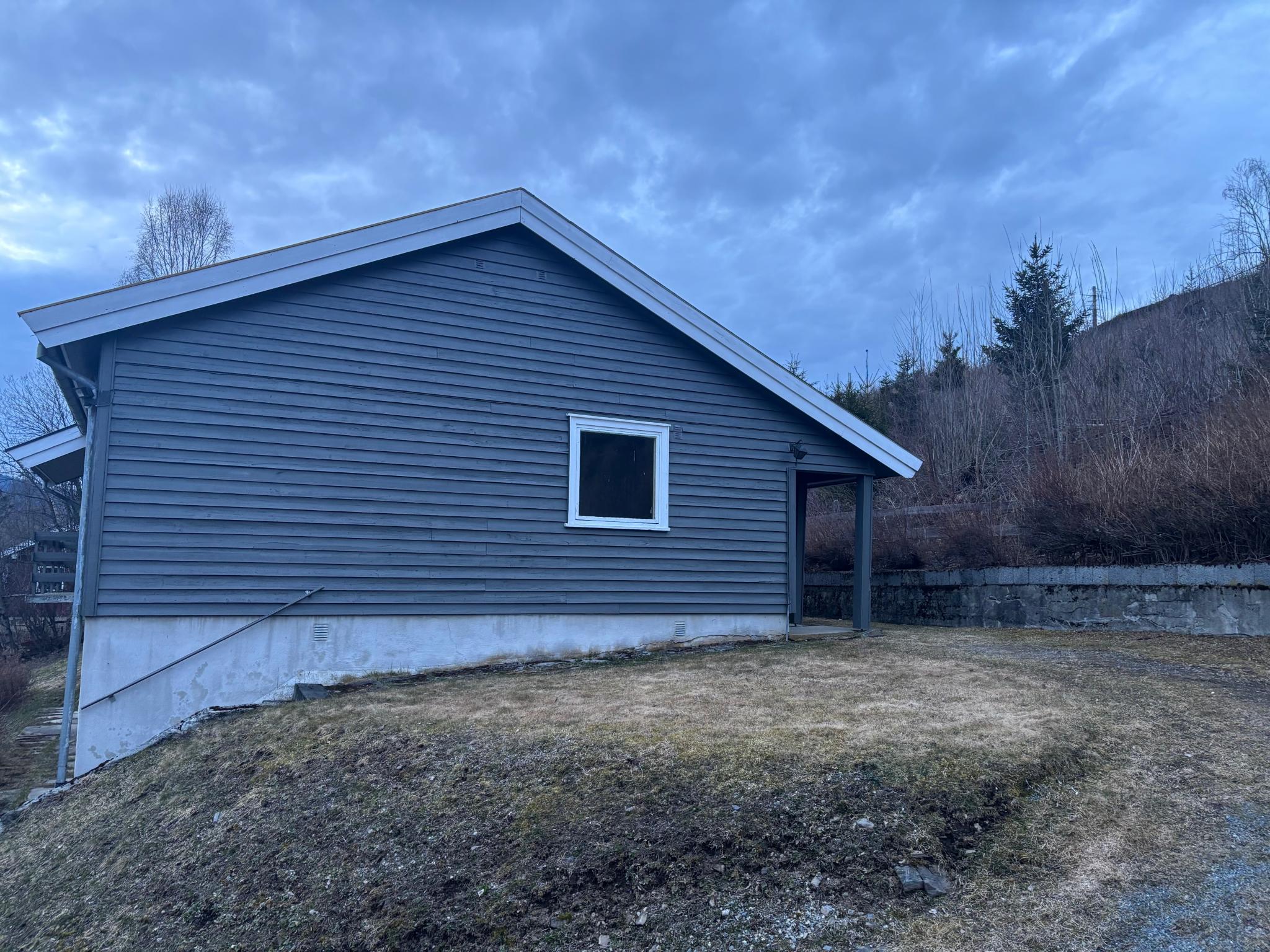 Hus ved inngang sørfra