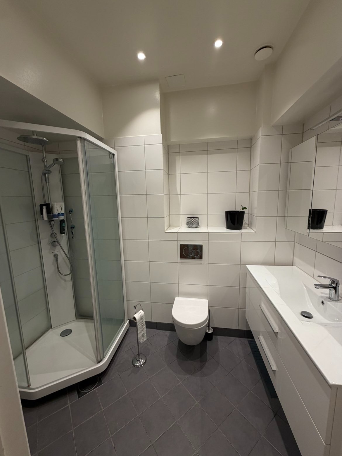 Stort og moderne bad.