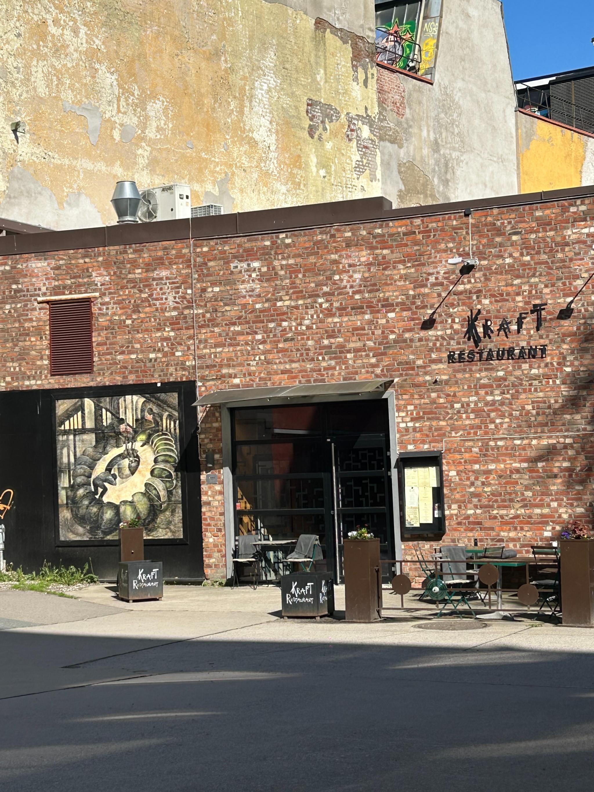 Restaurant, cafeer, og matbutikker i nabolaget. 