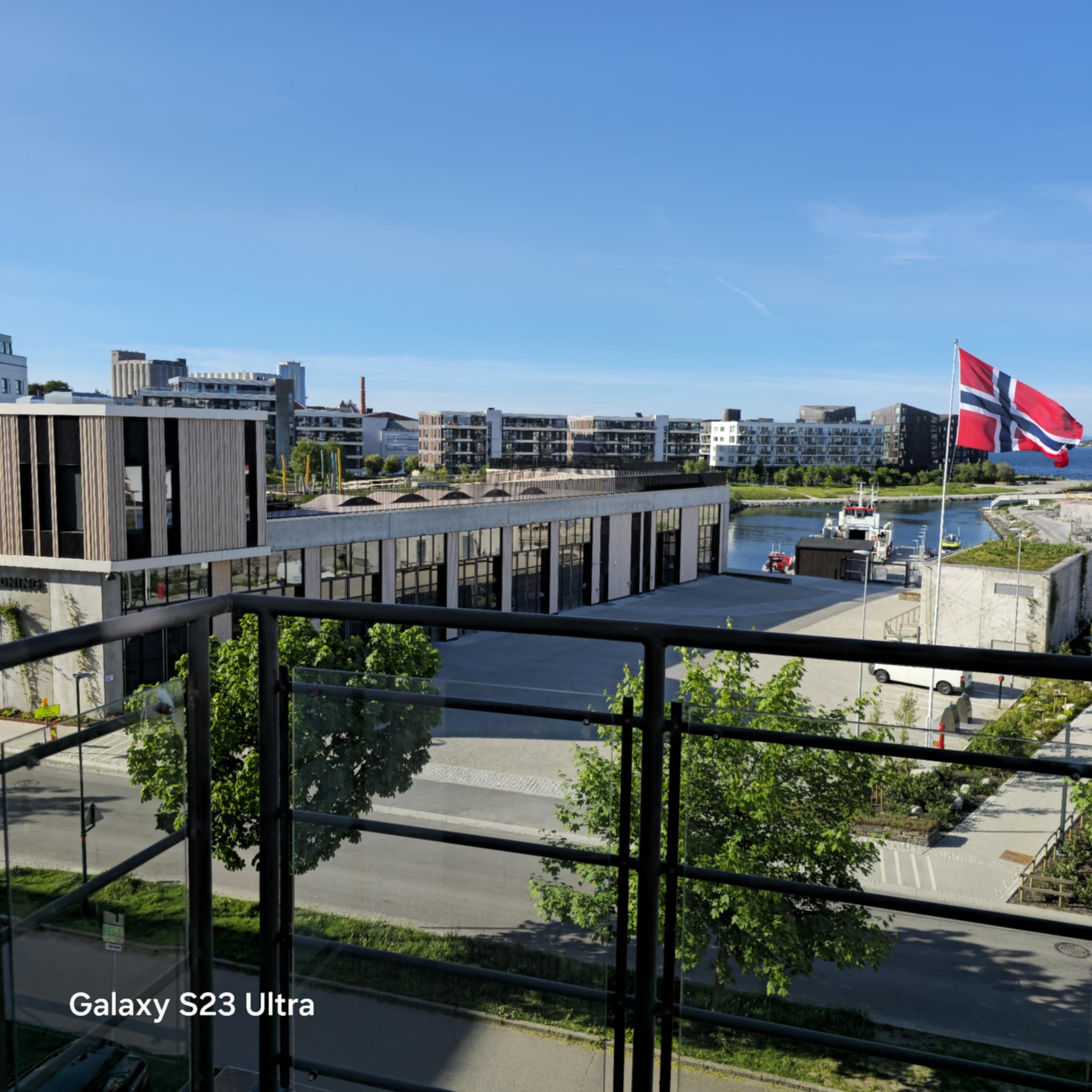 Utsikt fra balkongen.