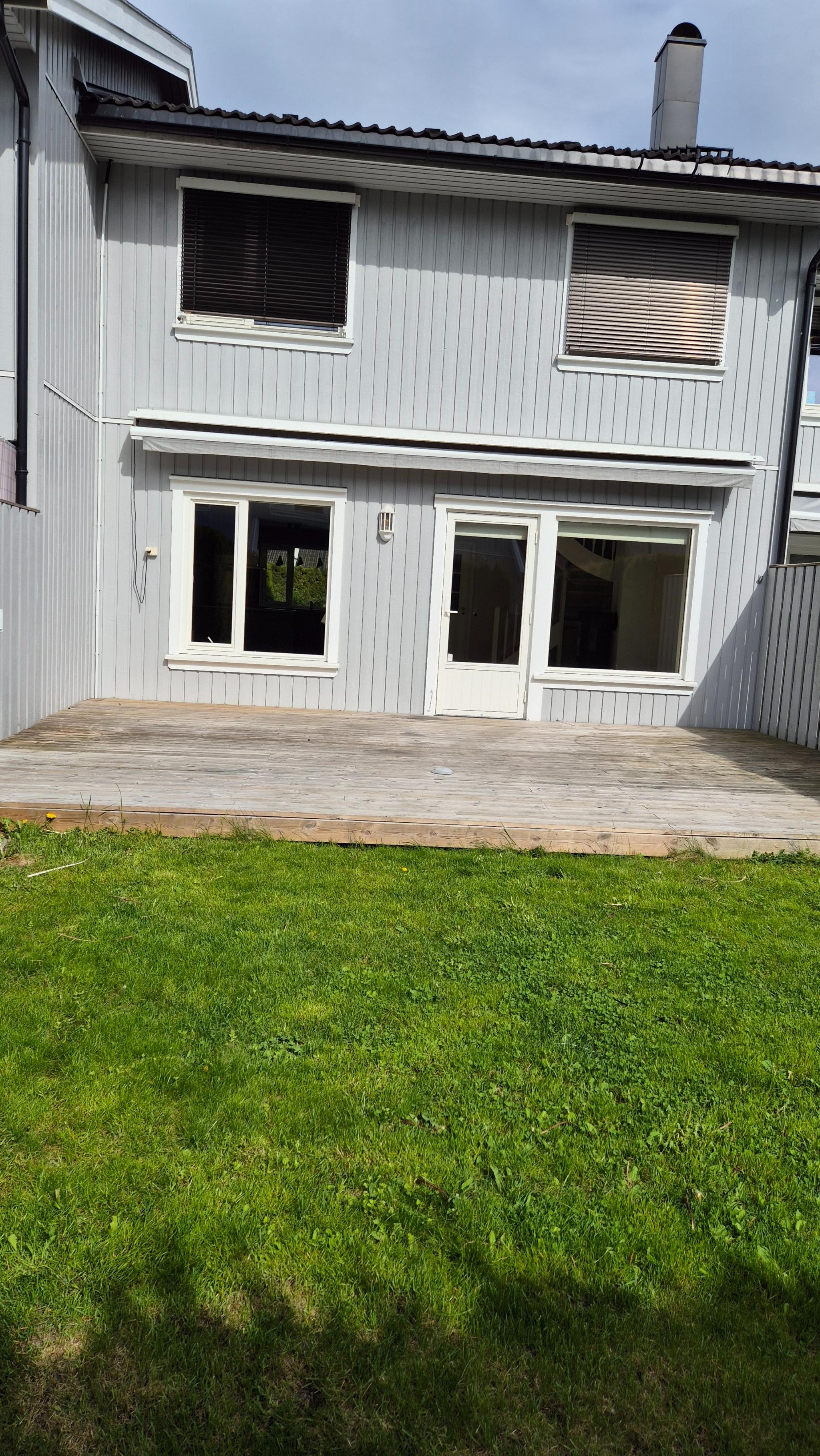 Hage med terrasse